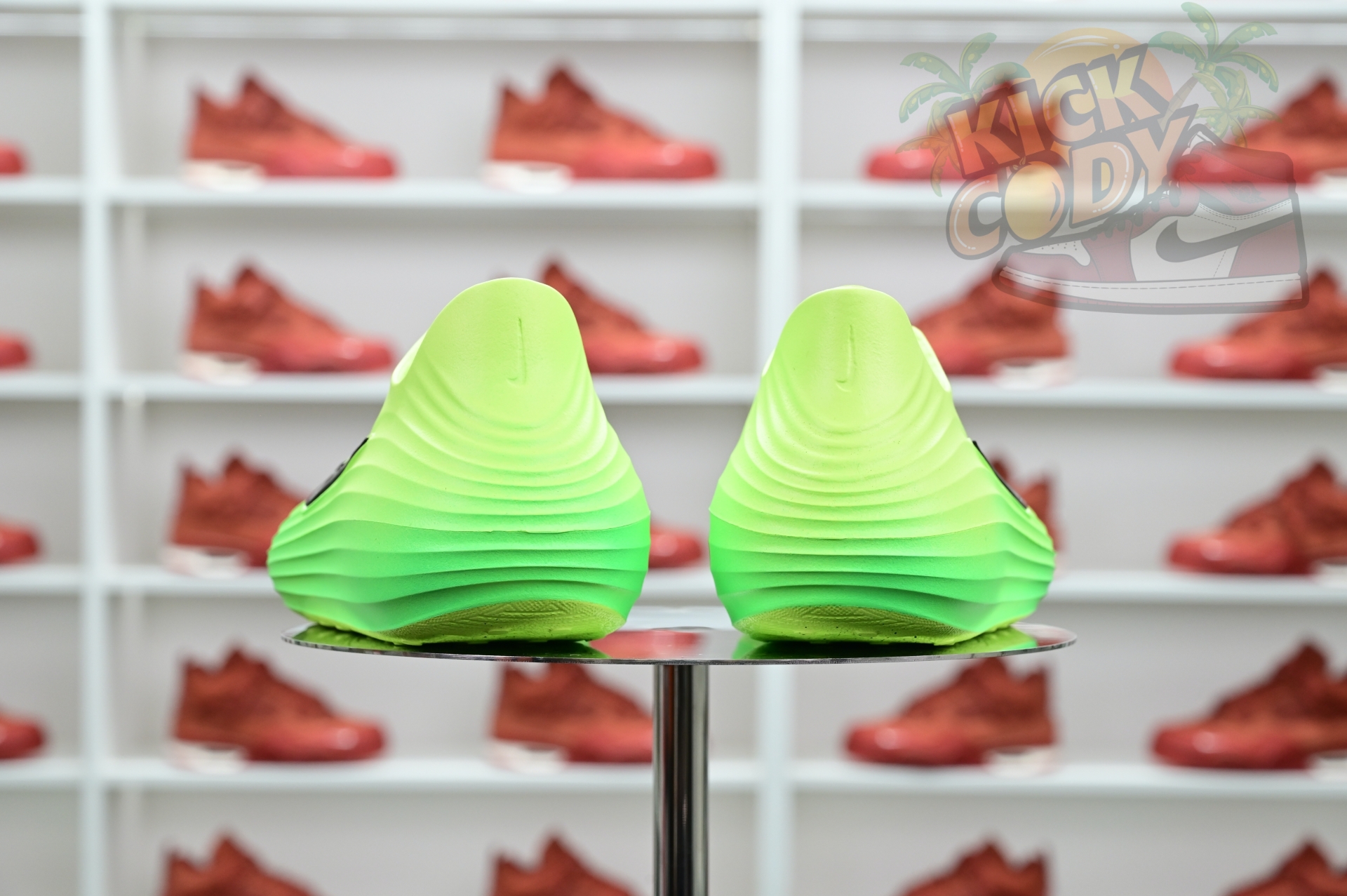 Nike ReactX Rejuven8 Green Strike  HV5060-300