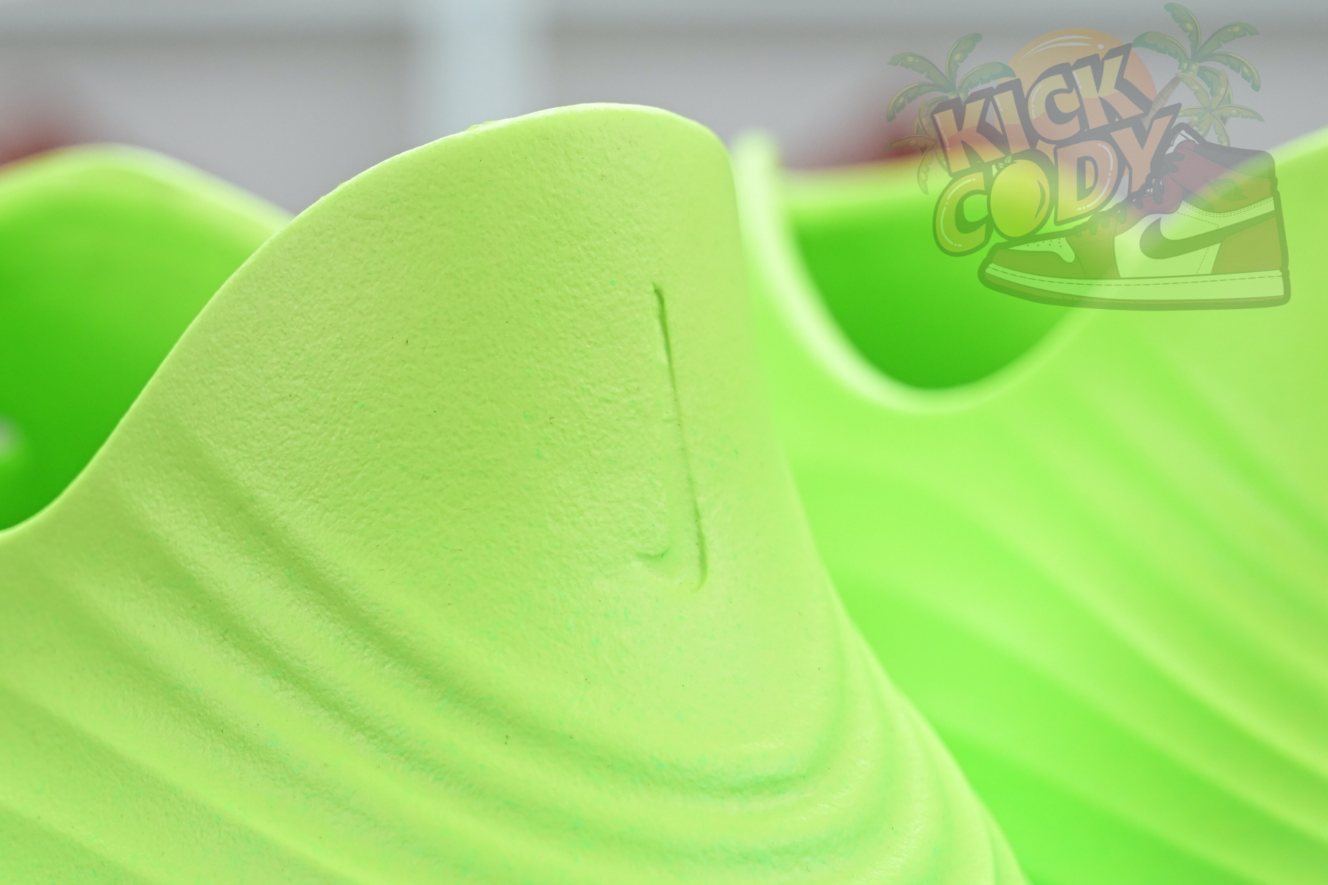 Nike ReactX Rejuven8 Green Strike  HV5060-300