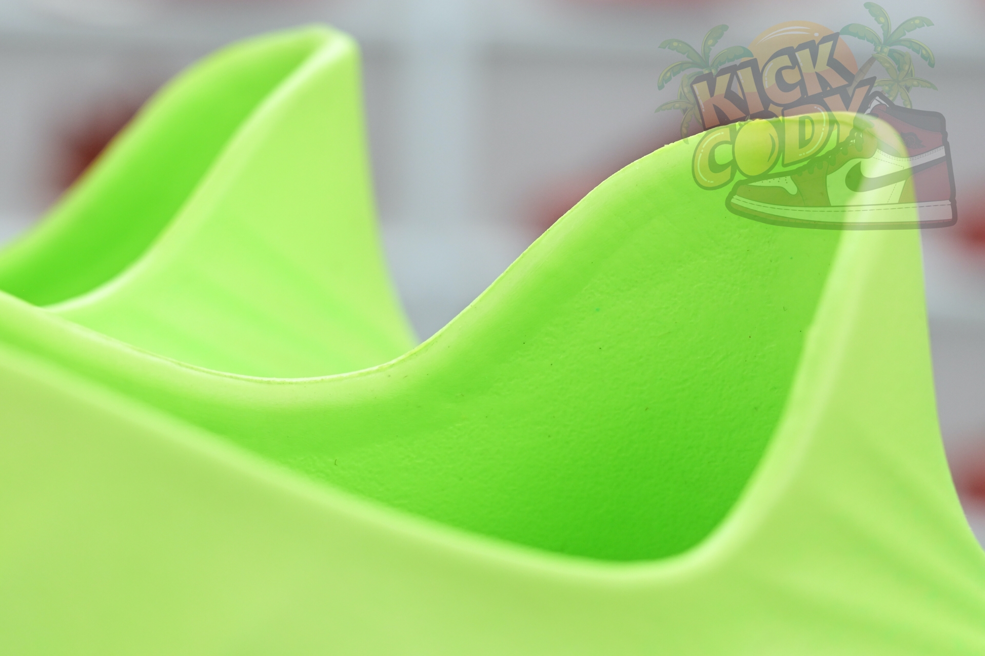 Nike ReactX Rejuven8 Green Strike  HV5060-300