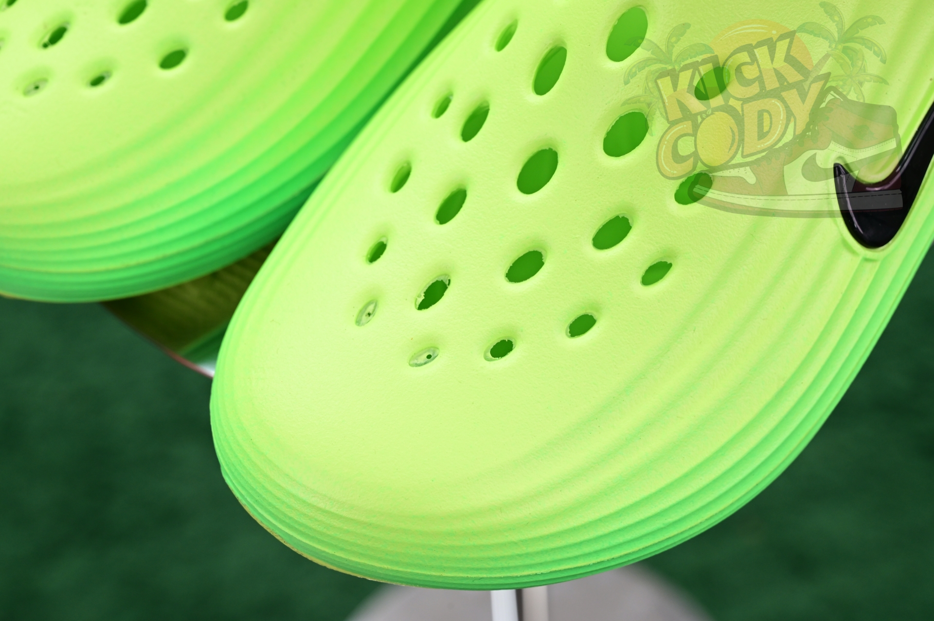 Nike ReactX Rejuven8 Green Strike  HV5060-300