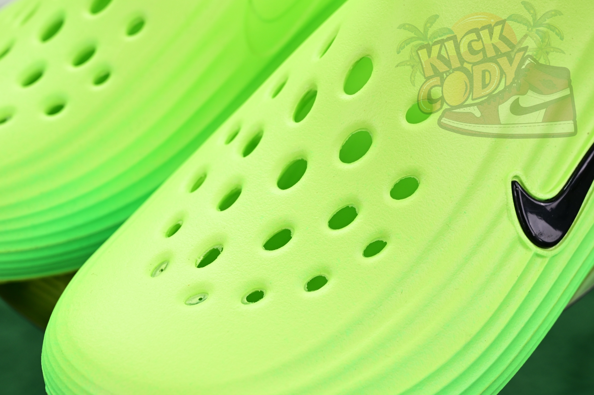 Nike ReactX Rejuven8 Green Strike  HV5060-300