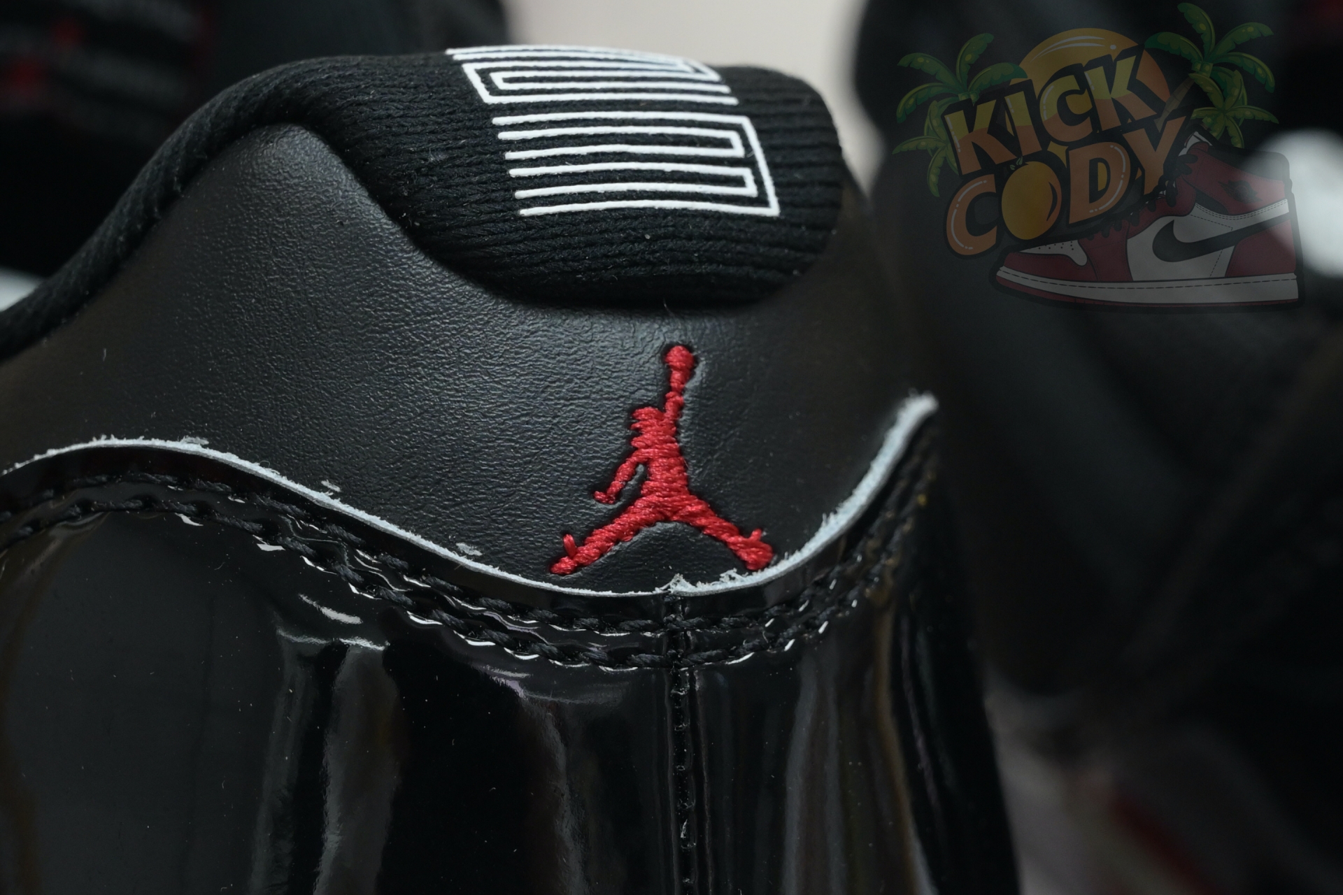 Air Jordan 11 Low“Bred” FV5104-006