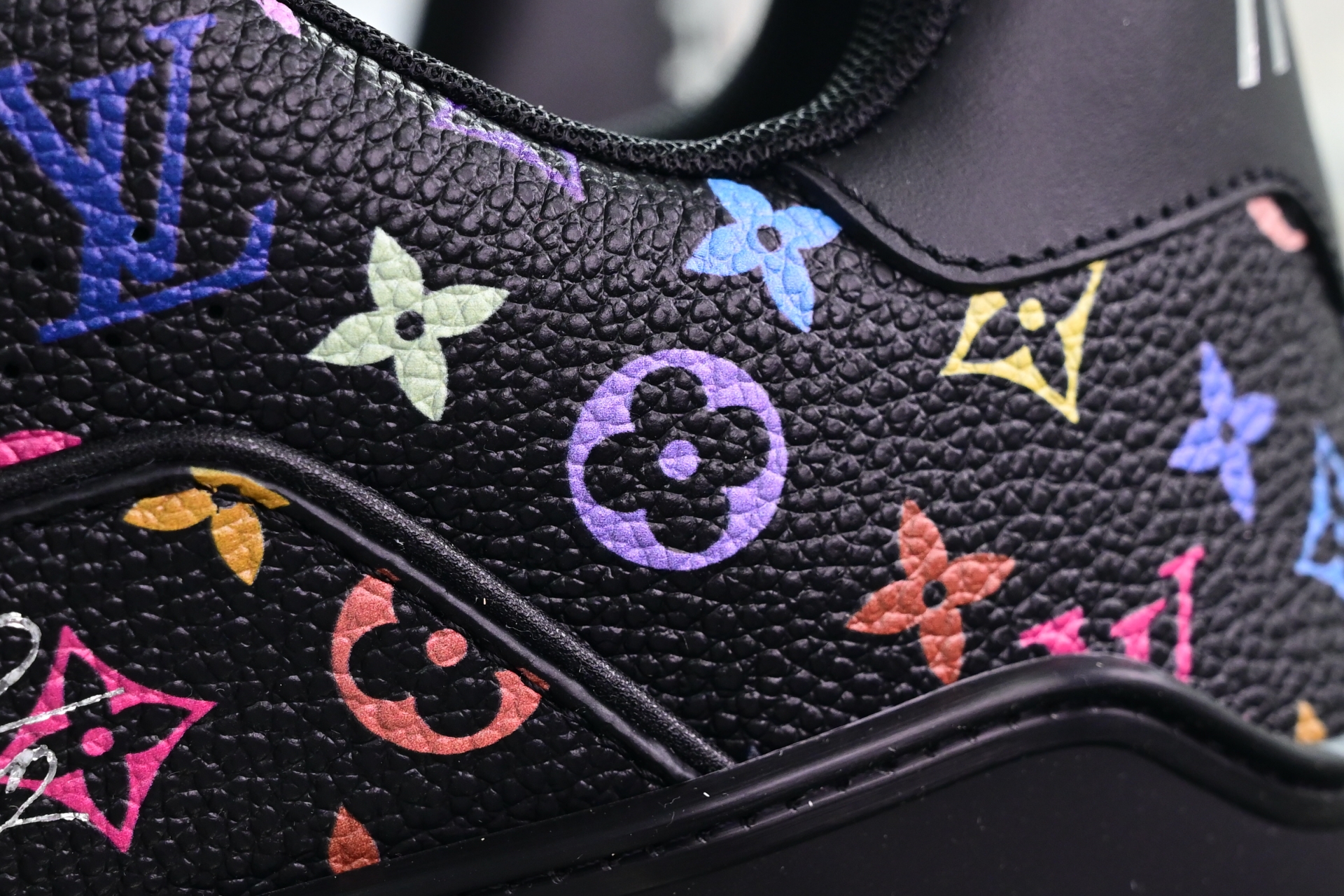 Takashi Murakami x LOUIS VUITTON Trainer