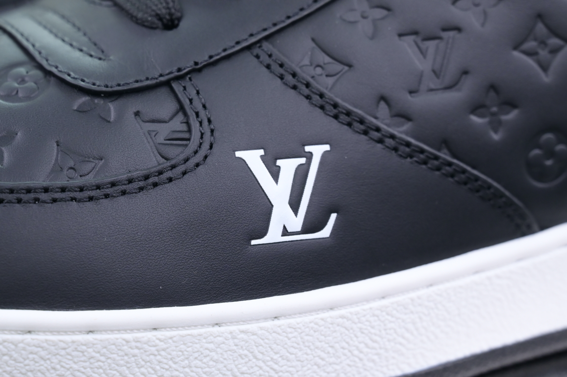 LOUIS VUITTON Rivoli