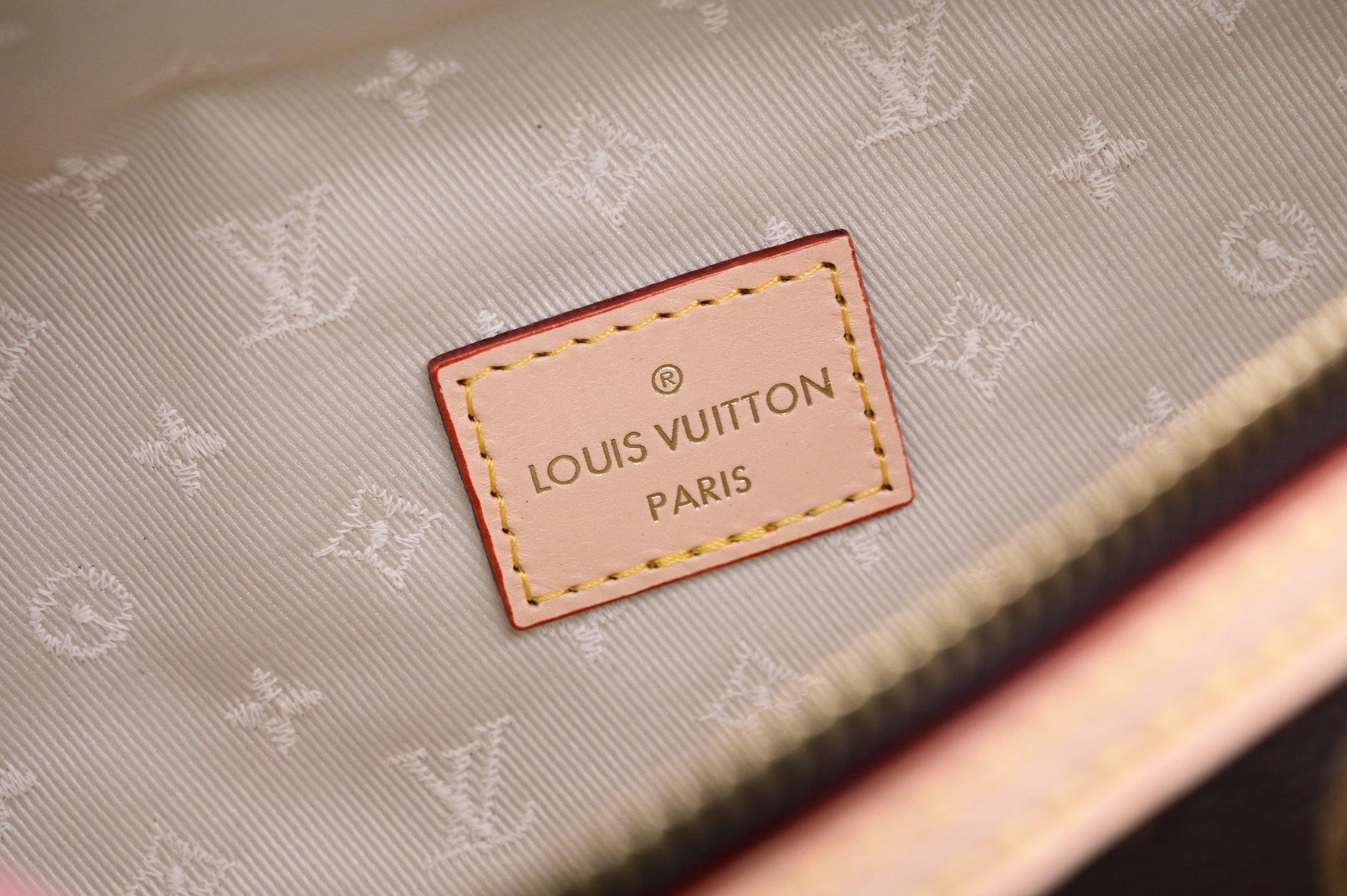 LOUIS VUITTON