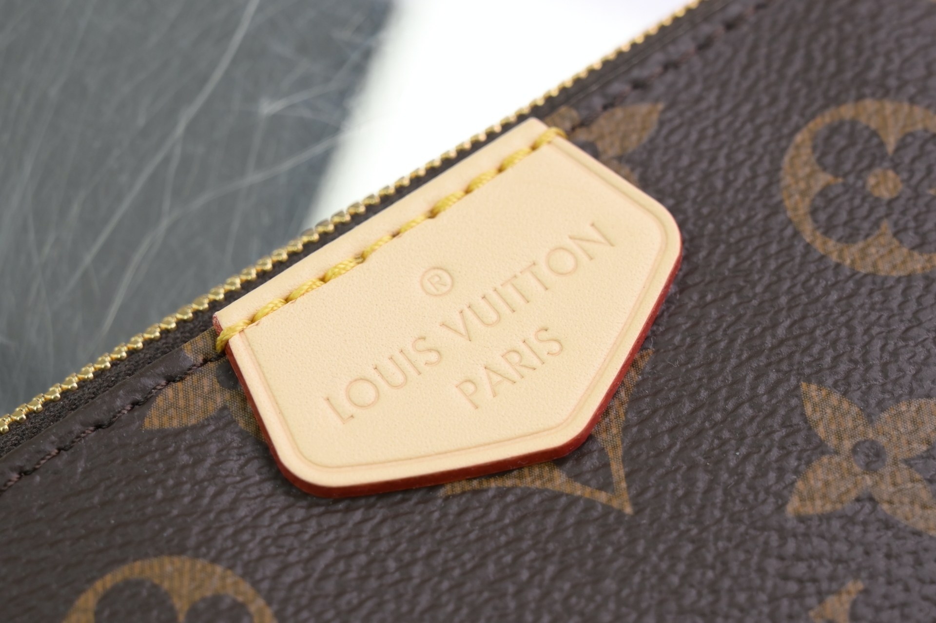 LOUIS VUITTON