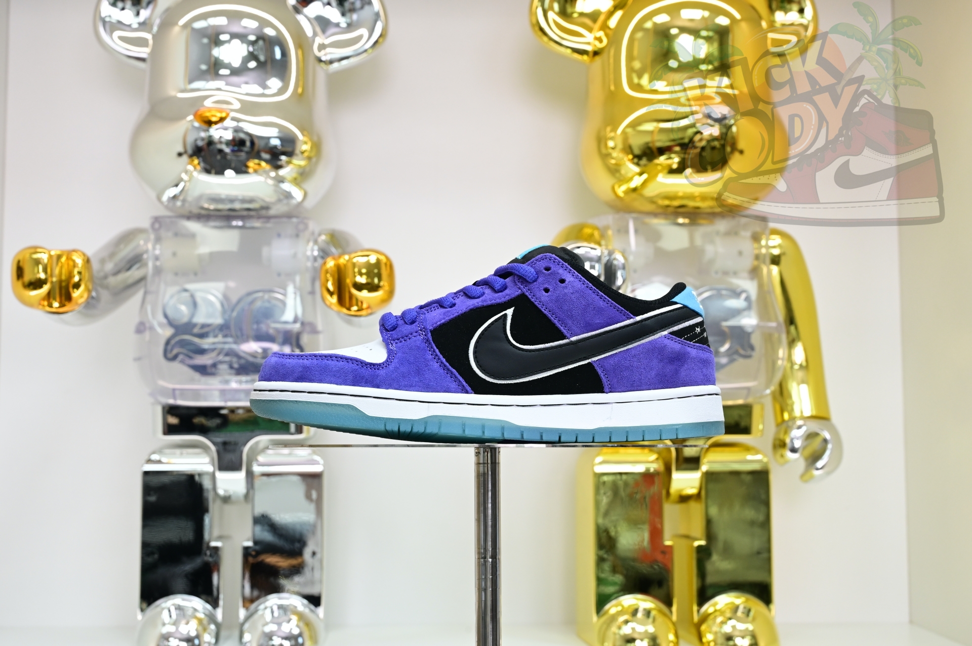 Hayley Wilson x Nike Dunk SB DUNK LOW PRO  HJ0513-500