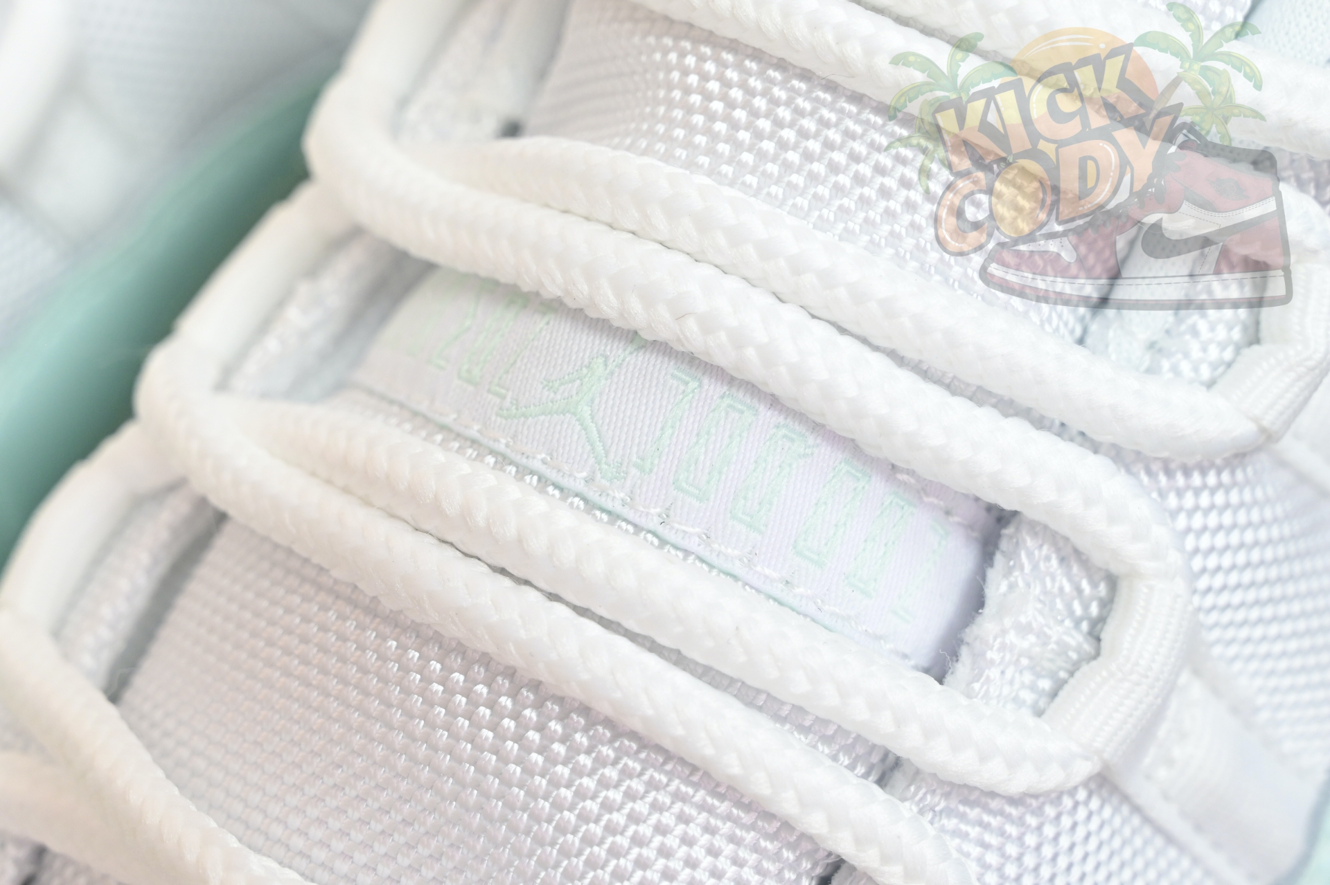 Air Jordan 11 LOW  AH7860-103