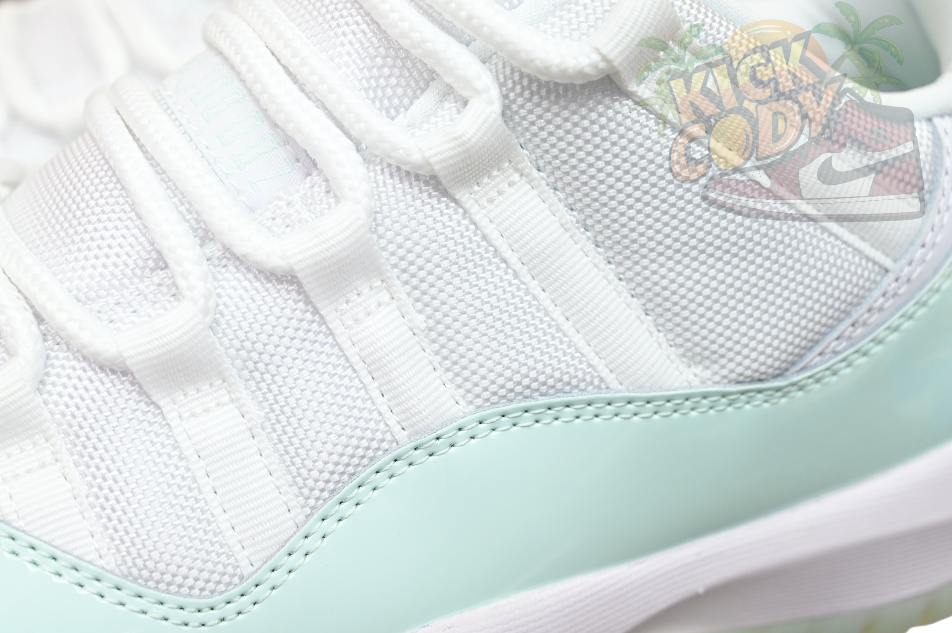 Air Jordan 11 LOW  AH7860-103