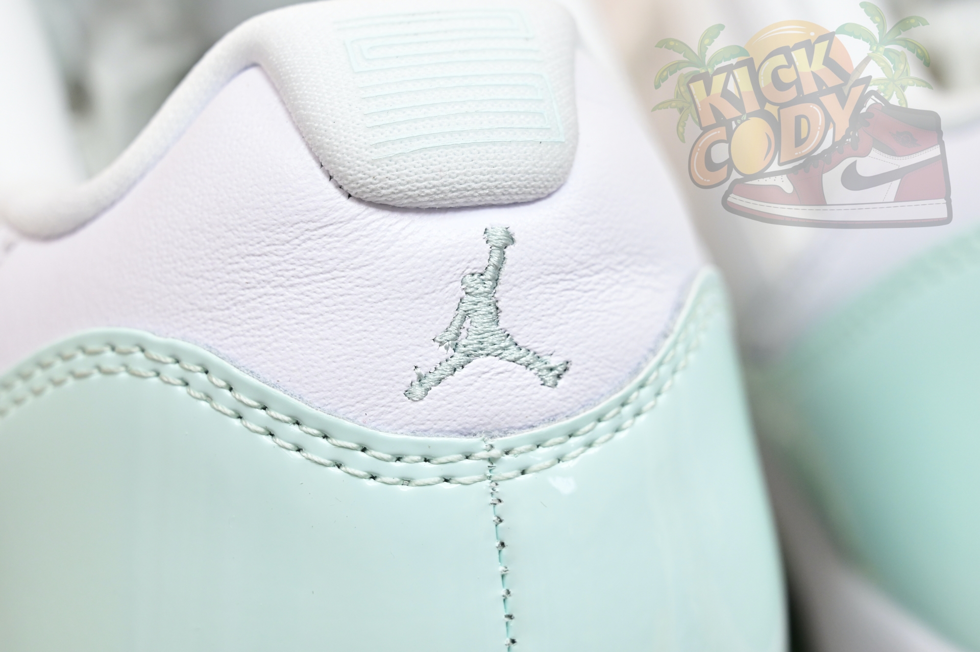 Air Jordan 11 LOW  AH7860-103