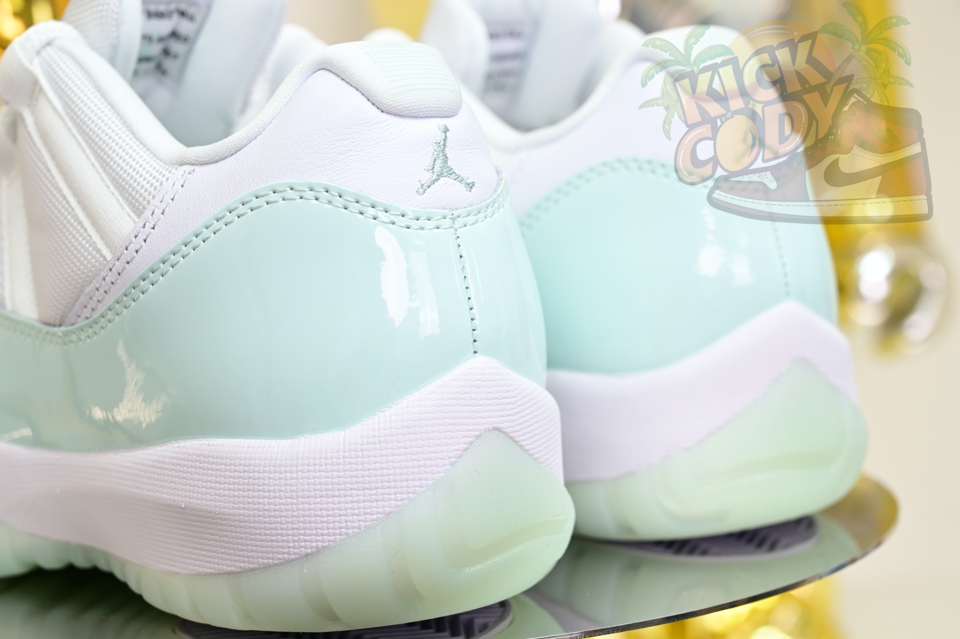 Air Jordan 11 LOW  AH7860-103