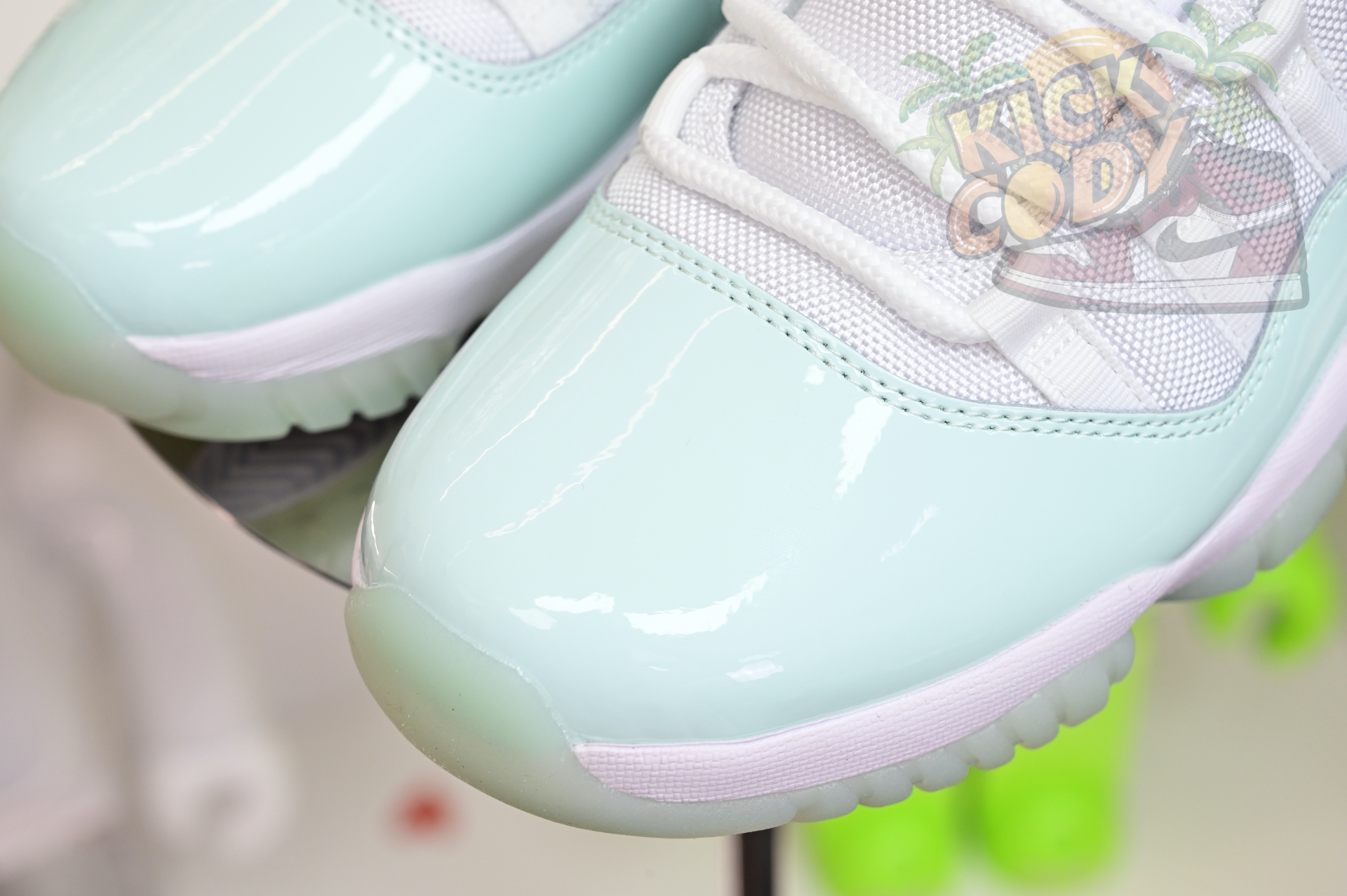 Air Jordan 11 LOW  AH7860-103