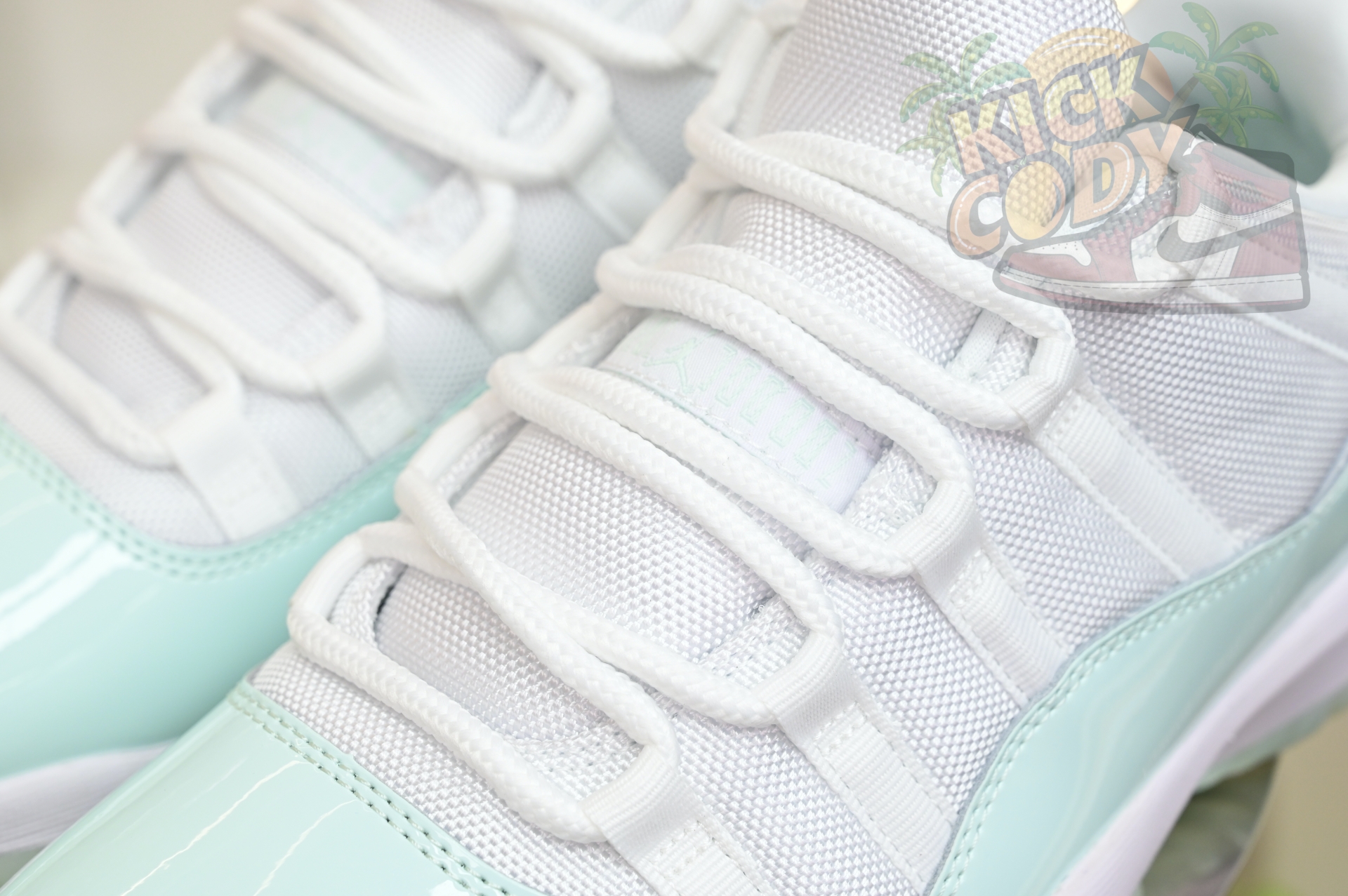 Air Jordan 11 LOW  AH7860-103