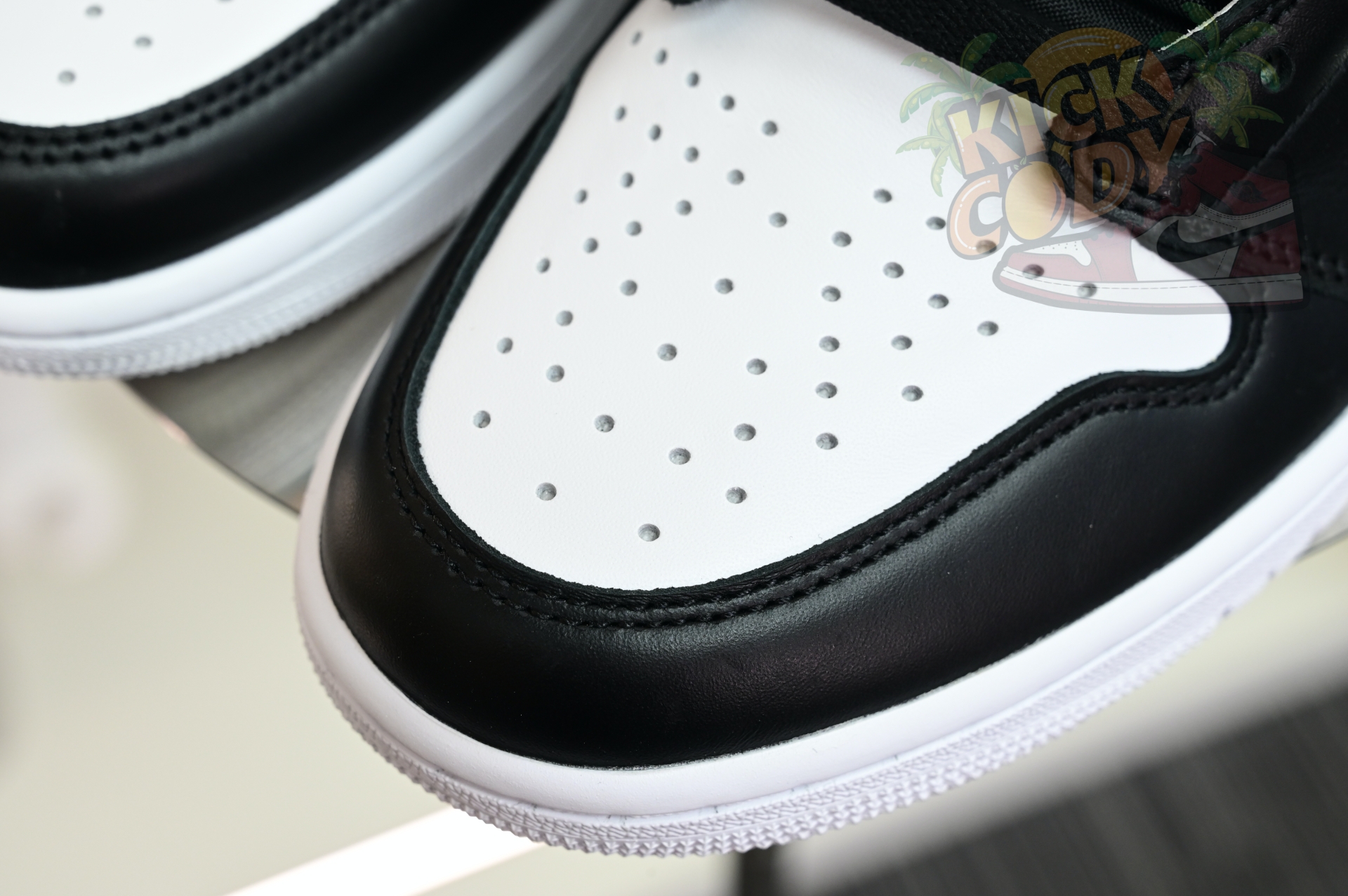 Air Jordan 1  UNDEFEATED x fragment design HIGH OG 107847-001