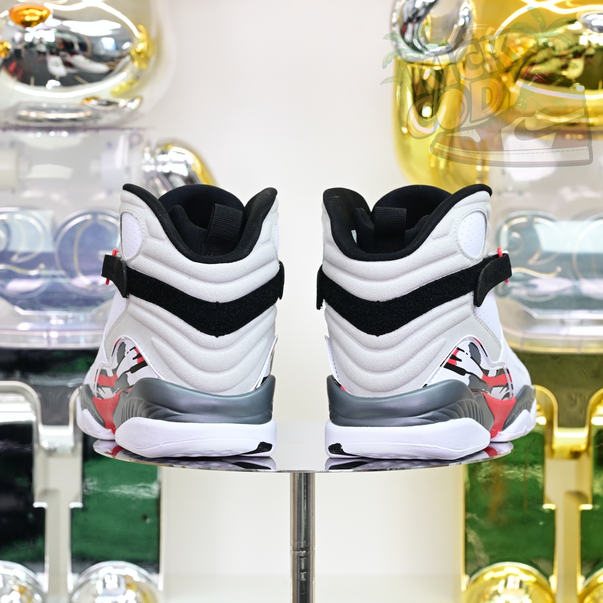 Air Jordan 8 Retro Bugs Bunny  305381-103