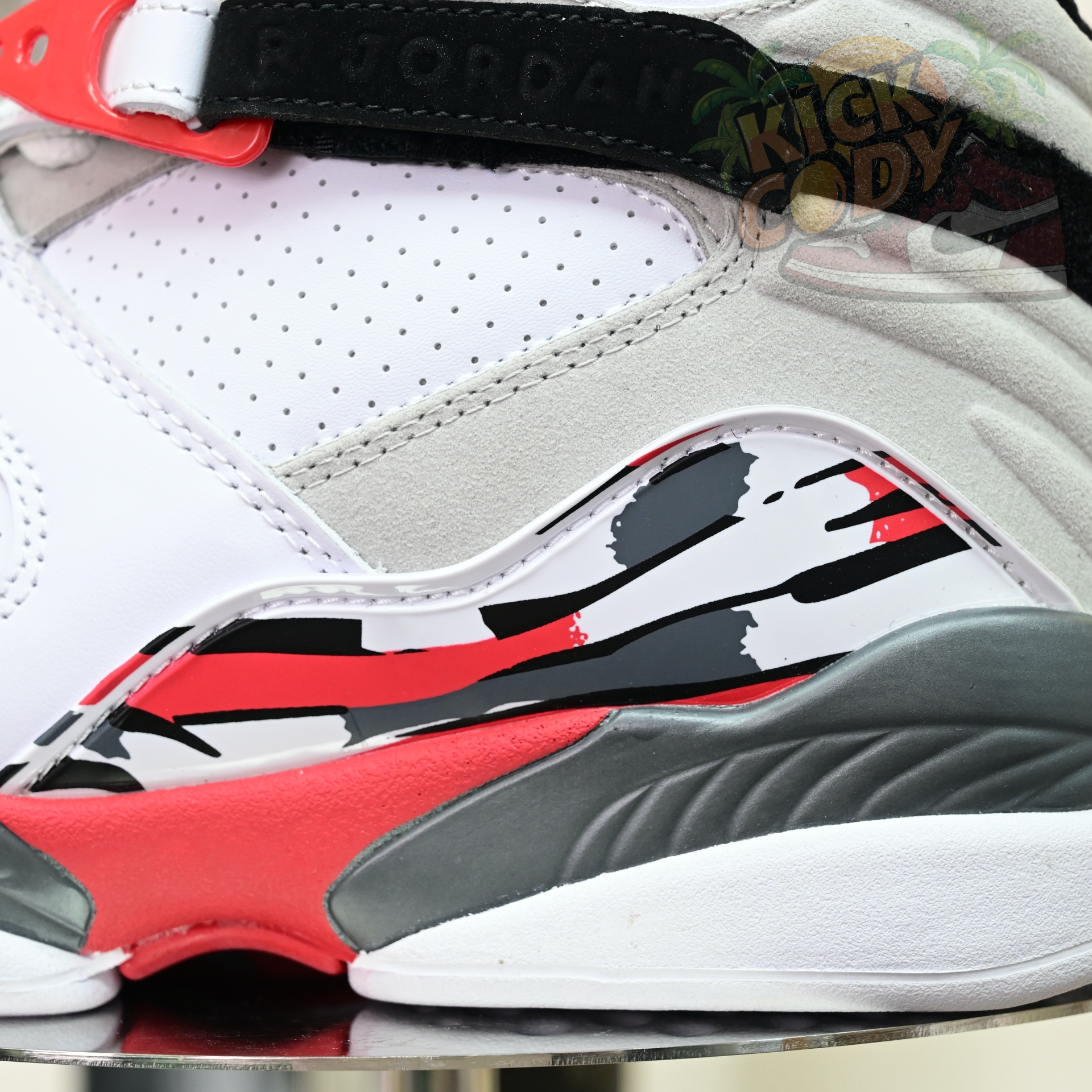Air Jordan 8 Retro Bugs Bunny  305381-103