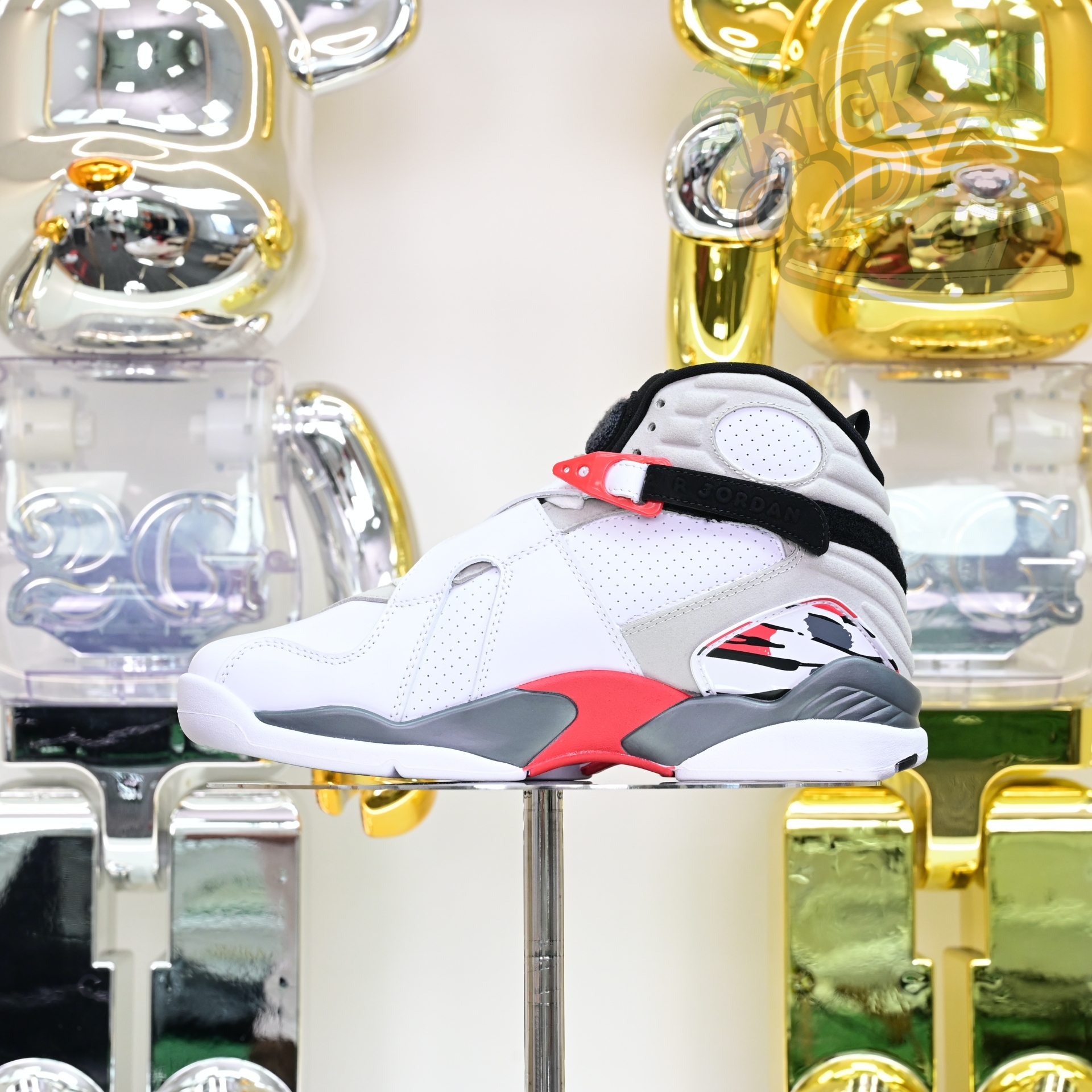 Air Jordan 8 Retro Bugs Bunny  305381-103