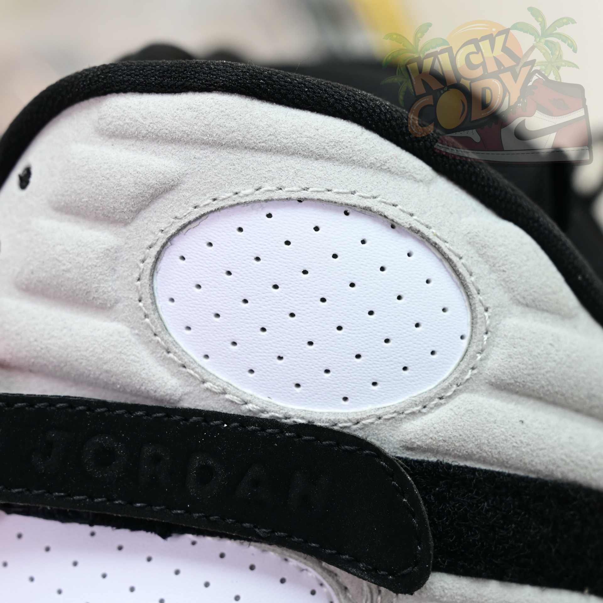 Air Jordan 8 Retro Bugs Bunny  305381-103