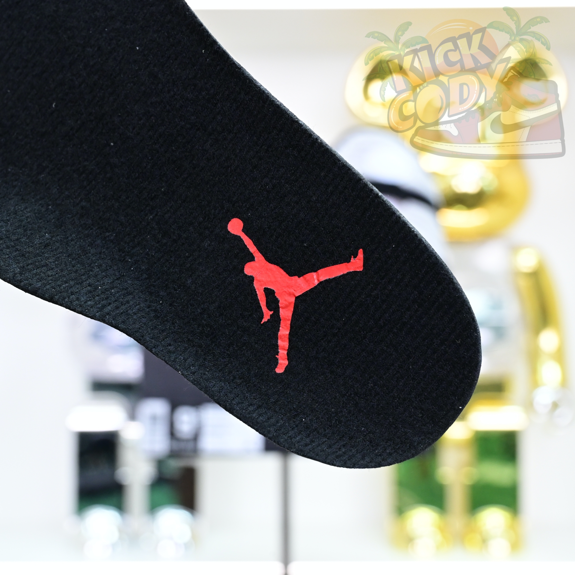 Air Jordan 8 Retro Bugs Bunny  305381-103