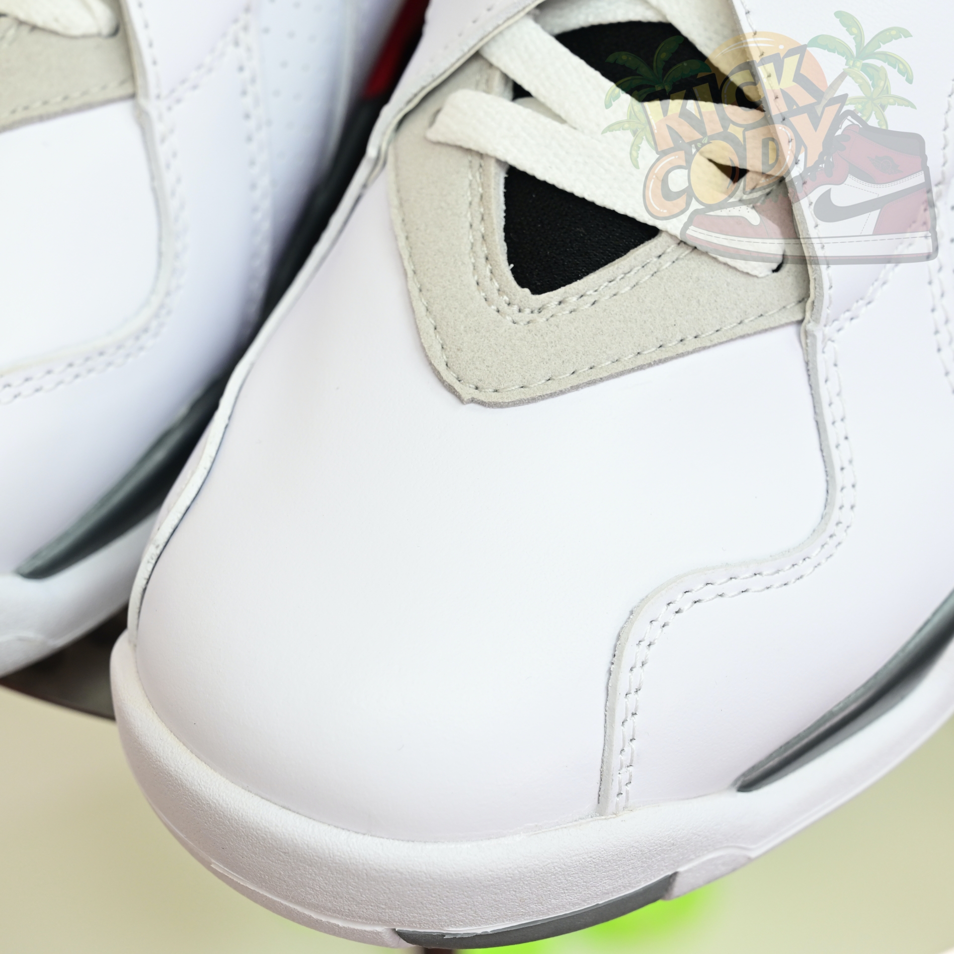 Air Jordan 8 Retro Bugs Bunny  305381-103