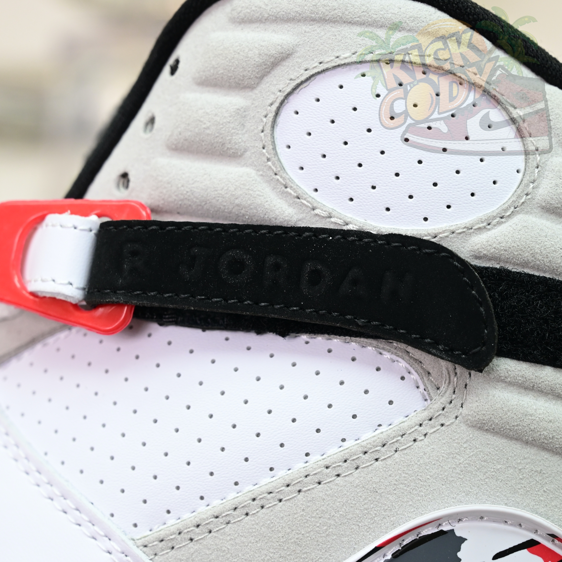 Air Jordan 8 Retro Bugs Bunny  305381-103