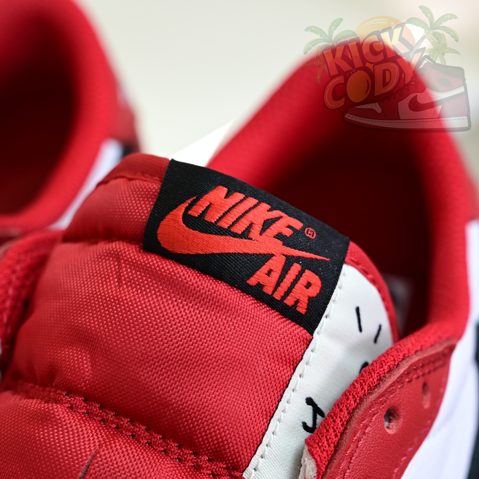 Travis Scott x Air Jordan 1   Low “Chicago”  DM7866-101