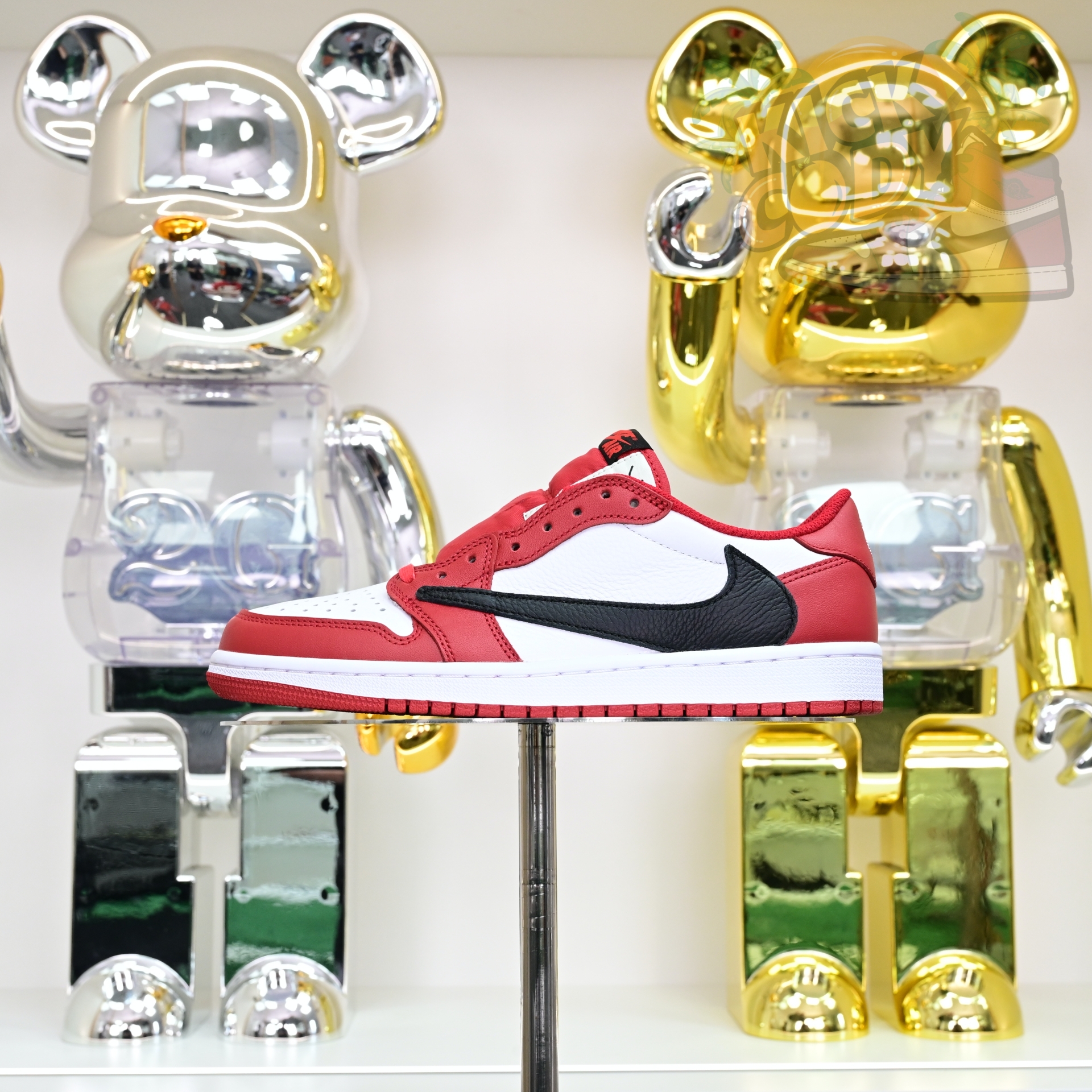 Travis Scott x Air Jordan 1   Low “Chicago”  DM7866-101