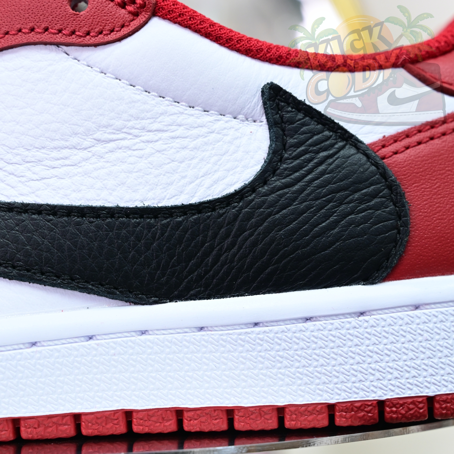 Travis Scott x Air Jordan 1   Low “Chicago”  DM7866-101