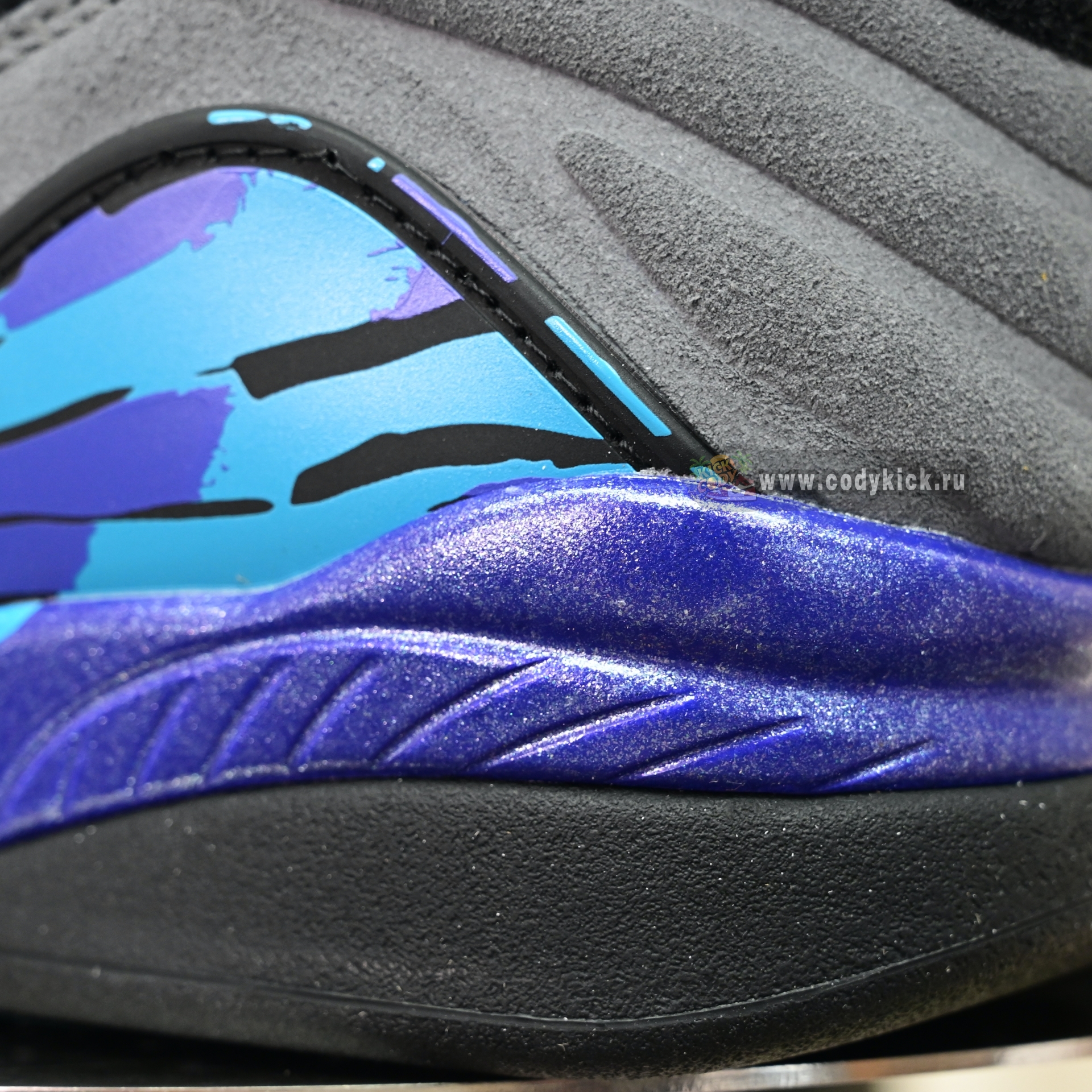 Air Jordan 8  RETRO 2025   305381-006