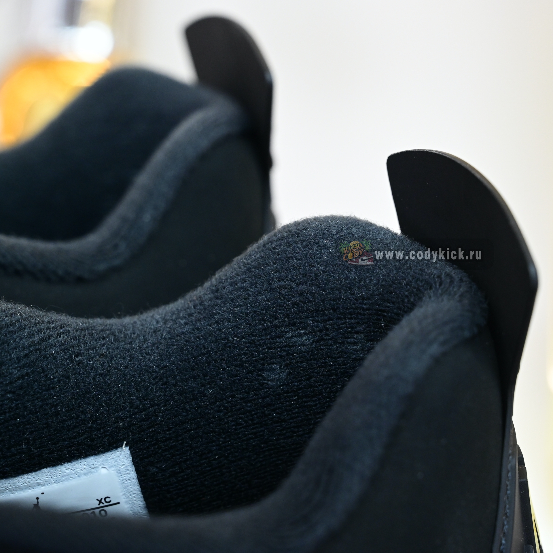 AIR JORDAN 4 RETRO 'BLACK CAT' 2025   FV5029-010