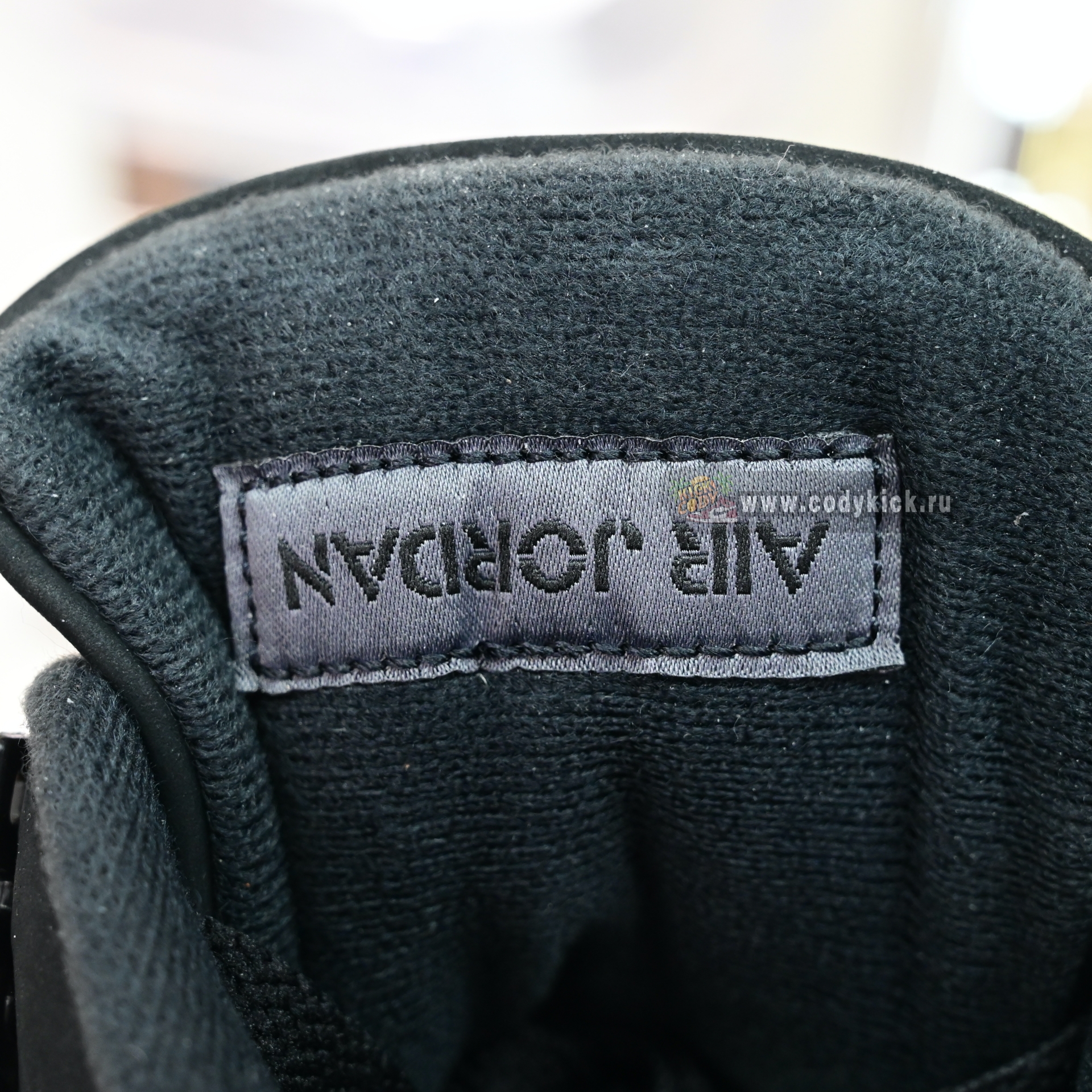 AIR JORDAN 4 RETRO 'BLACK CAT' 2025   FV5029-010