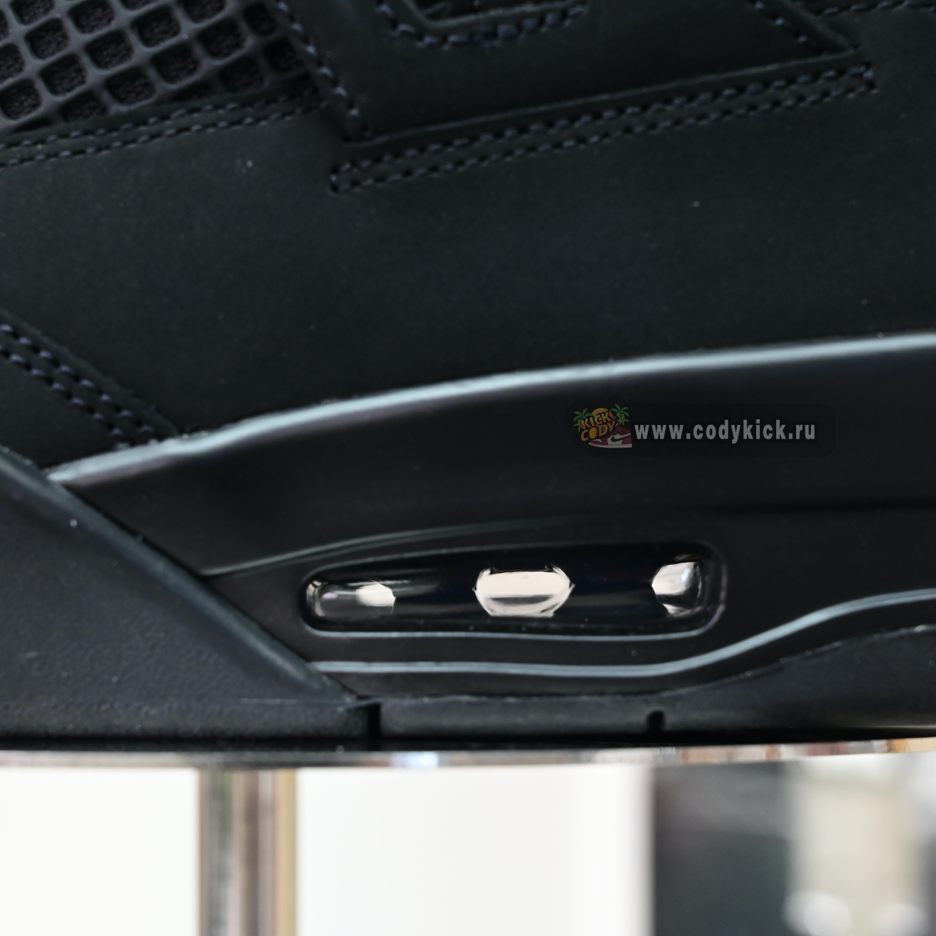 AIR JORDAN 4 RETRO 'BLACK CAT' 2025   FV5029-010