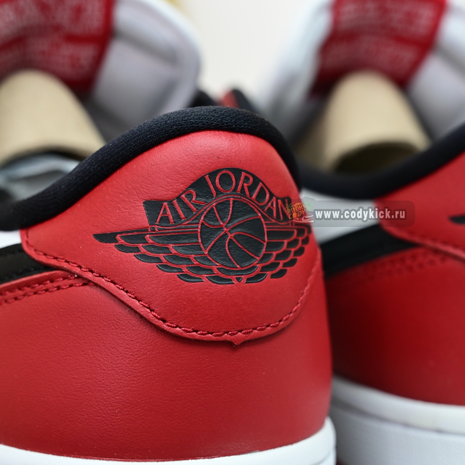 Air Jordan 1 RETRO LOW OG“Black Muslin Varsity Red” HQ6998-600