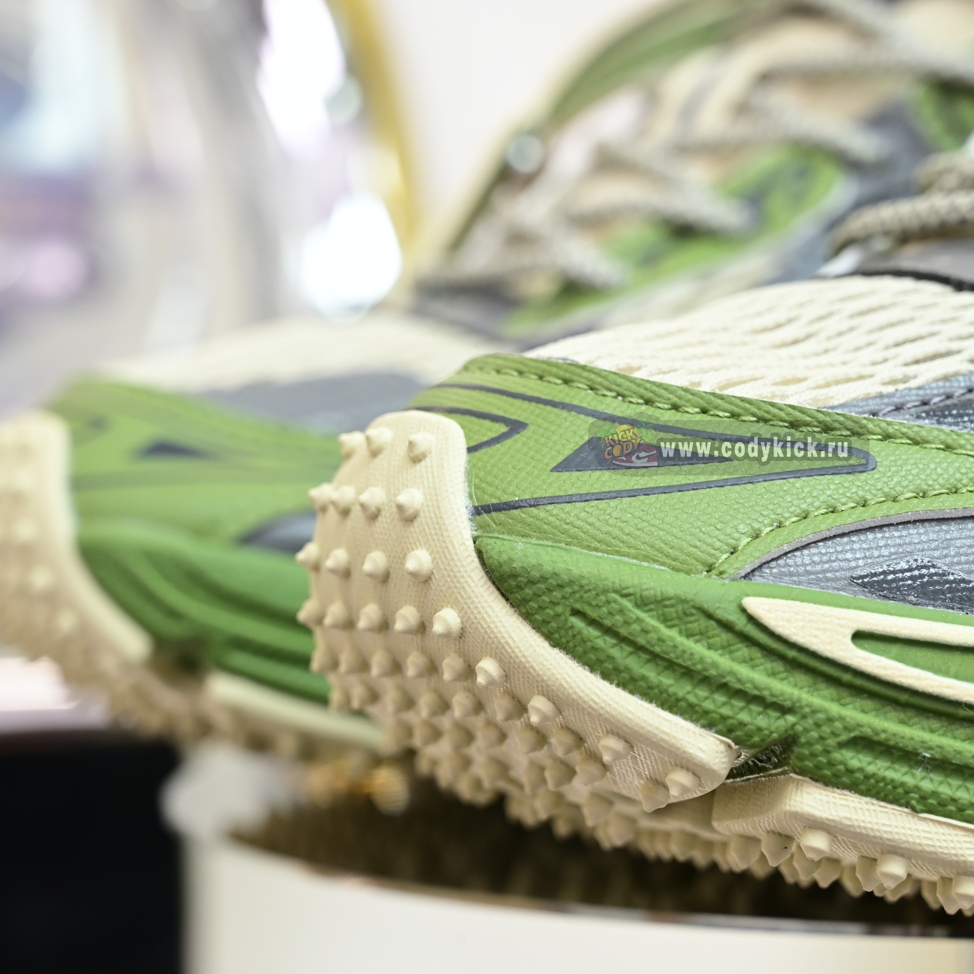 OFF-WHITE BE RIGHT BACK