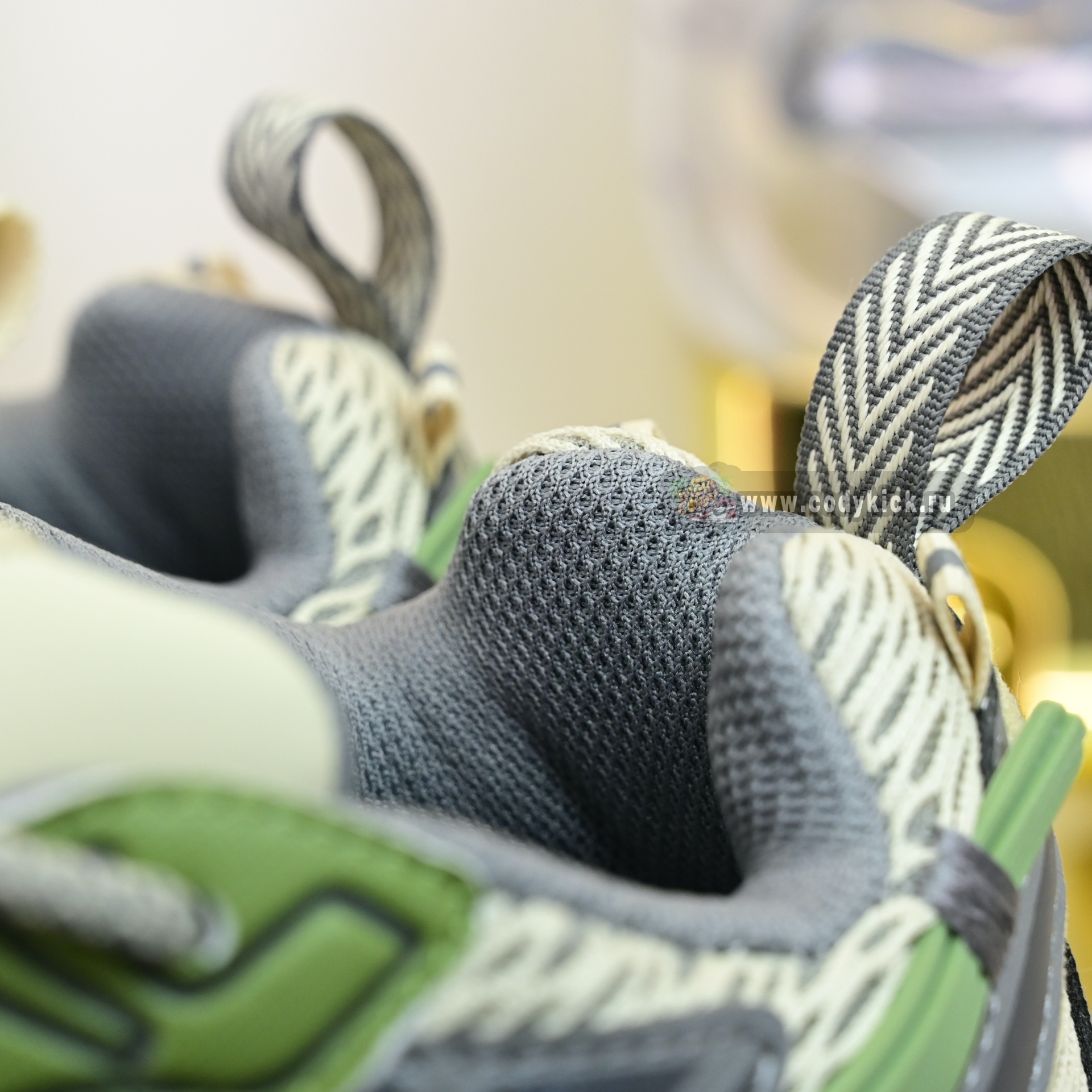 OFF-WHITE BE RIGHT BACK