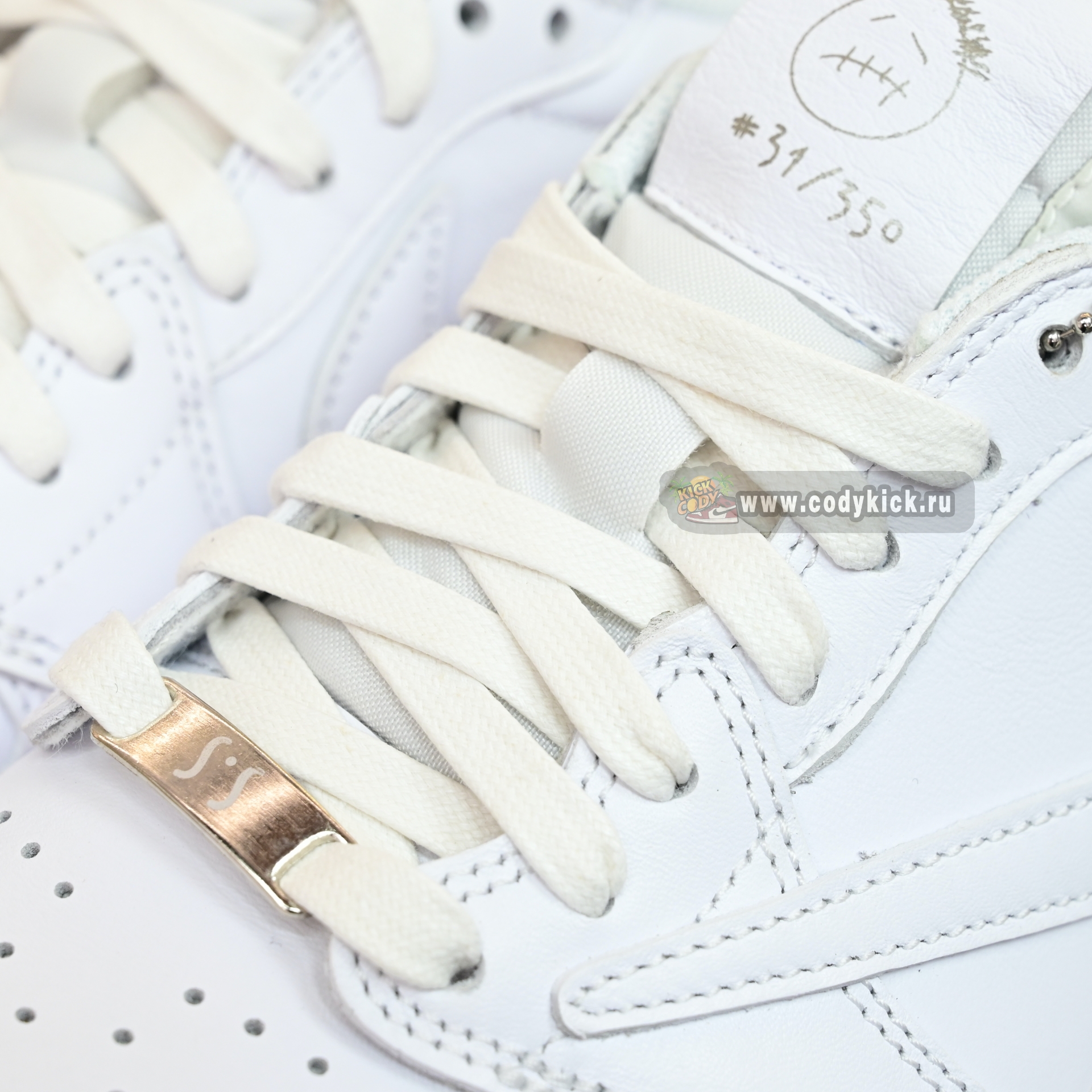 Travis Scott  x Air Jordan 1 TD1228-111