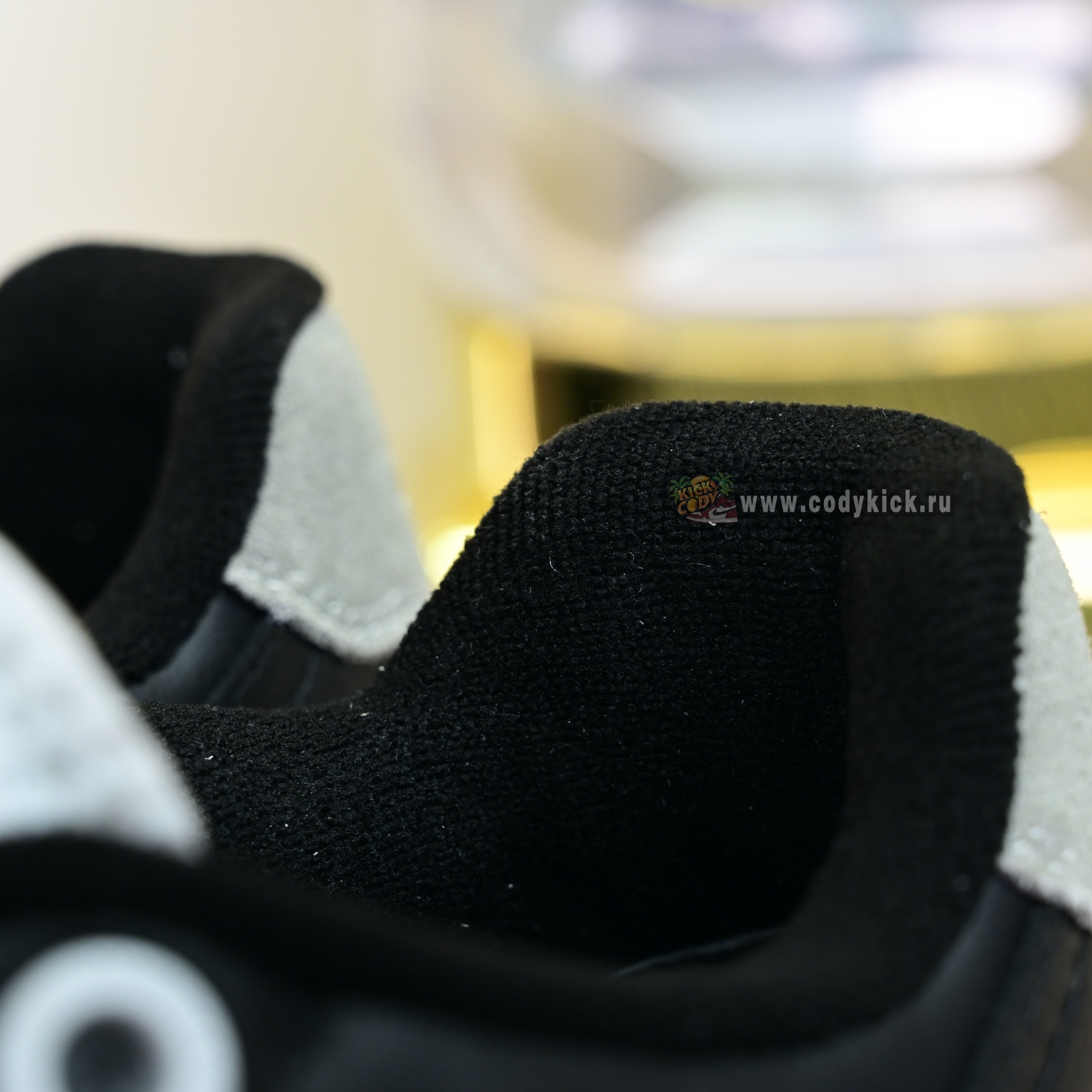 OFF-WHITE Out Of Offce