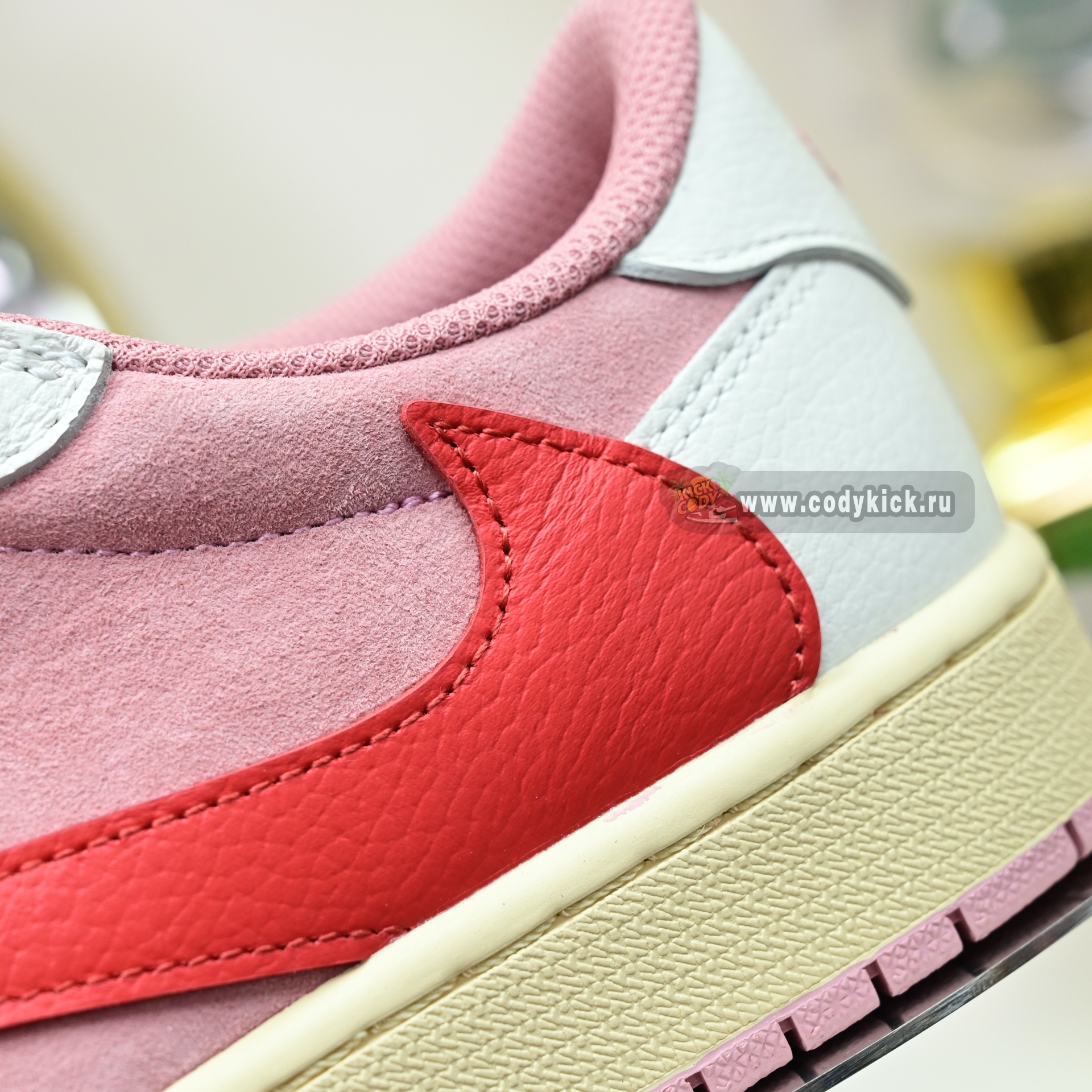 Travis Scott x Air Jordan 1   Low DM7866-100