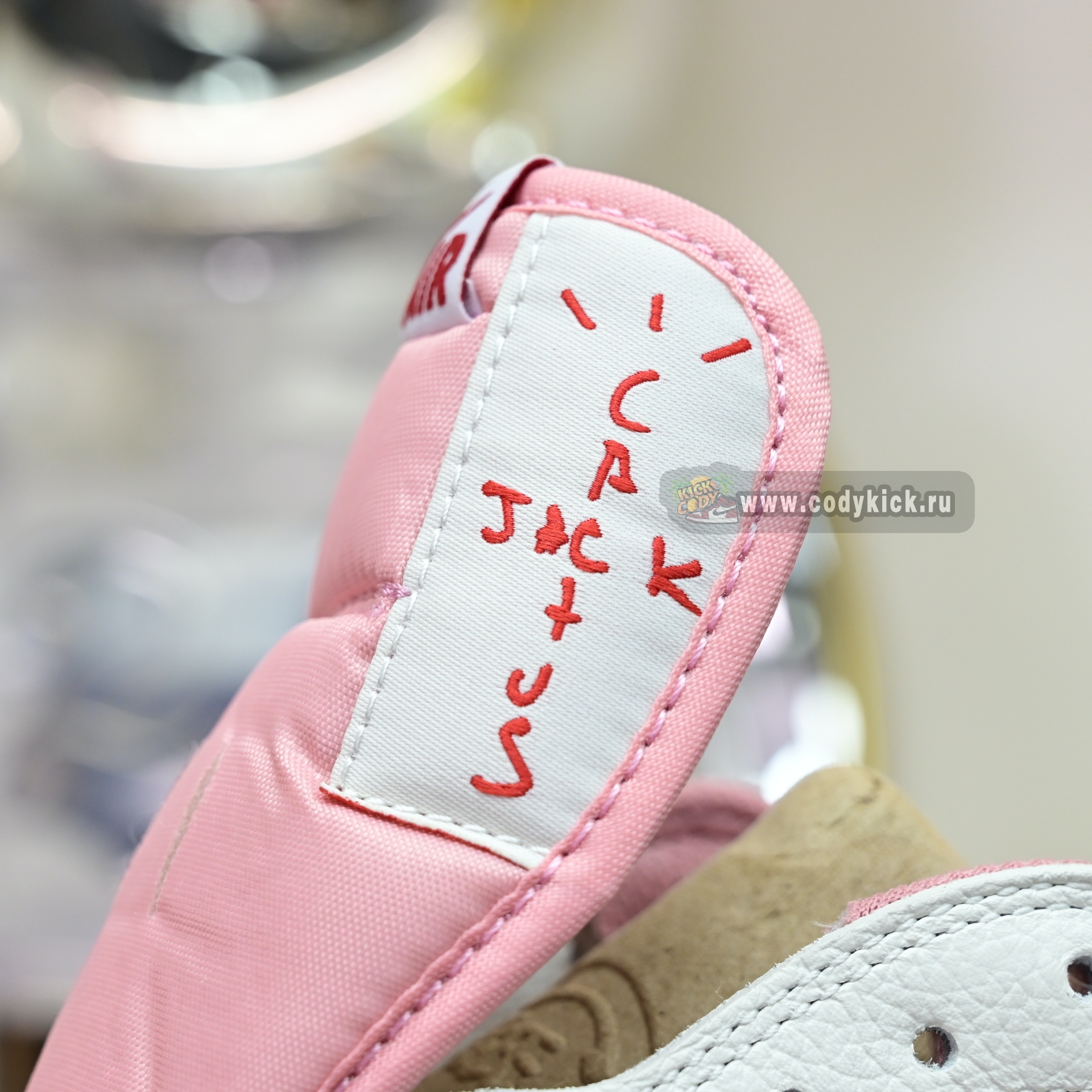 Travis Scott x Air Jordan 1   Low DM7866-100