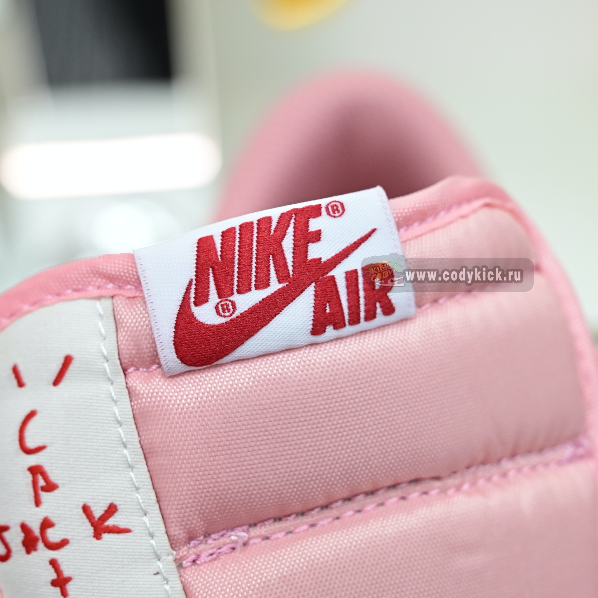 Travis Scott x Air Jordan 1   Low DM7866-100