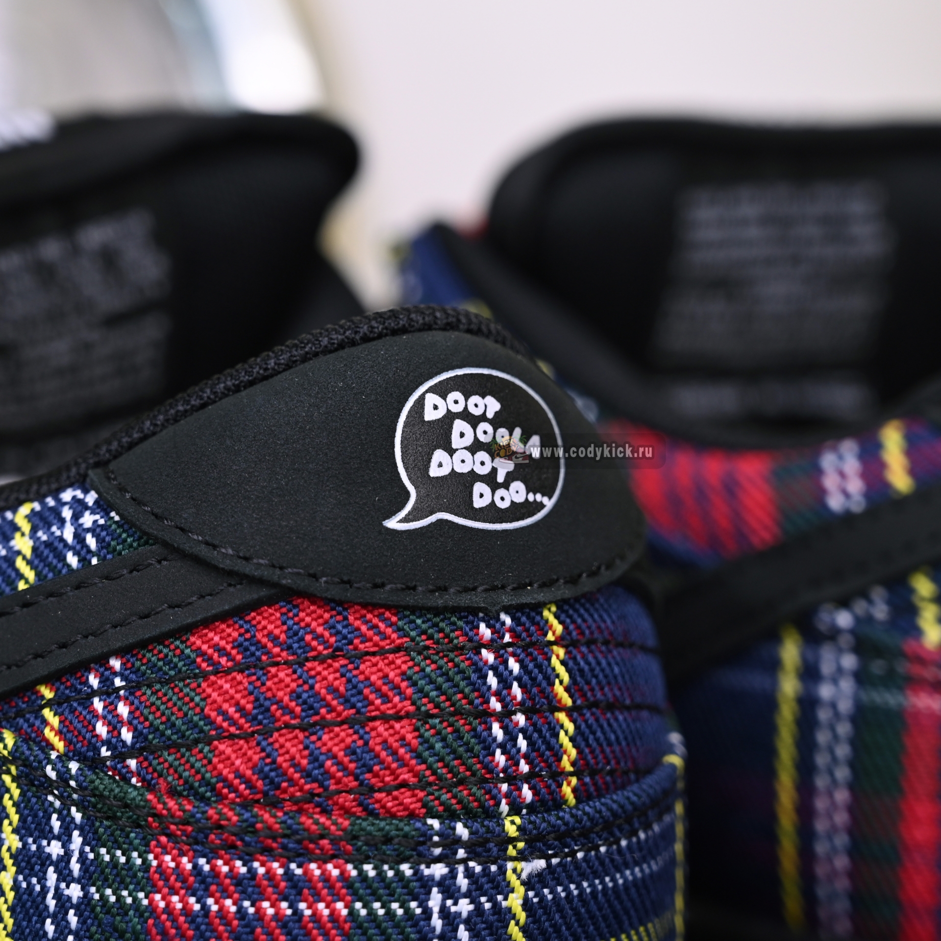 Nardwuar x Nike SB Dunk Low  II1493-600