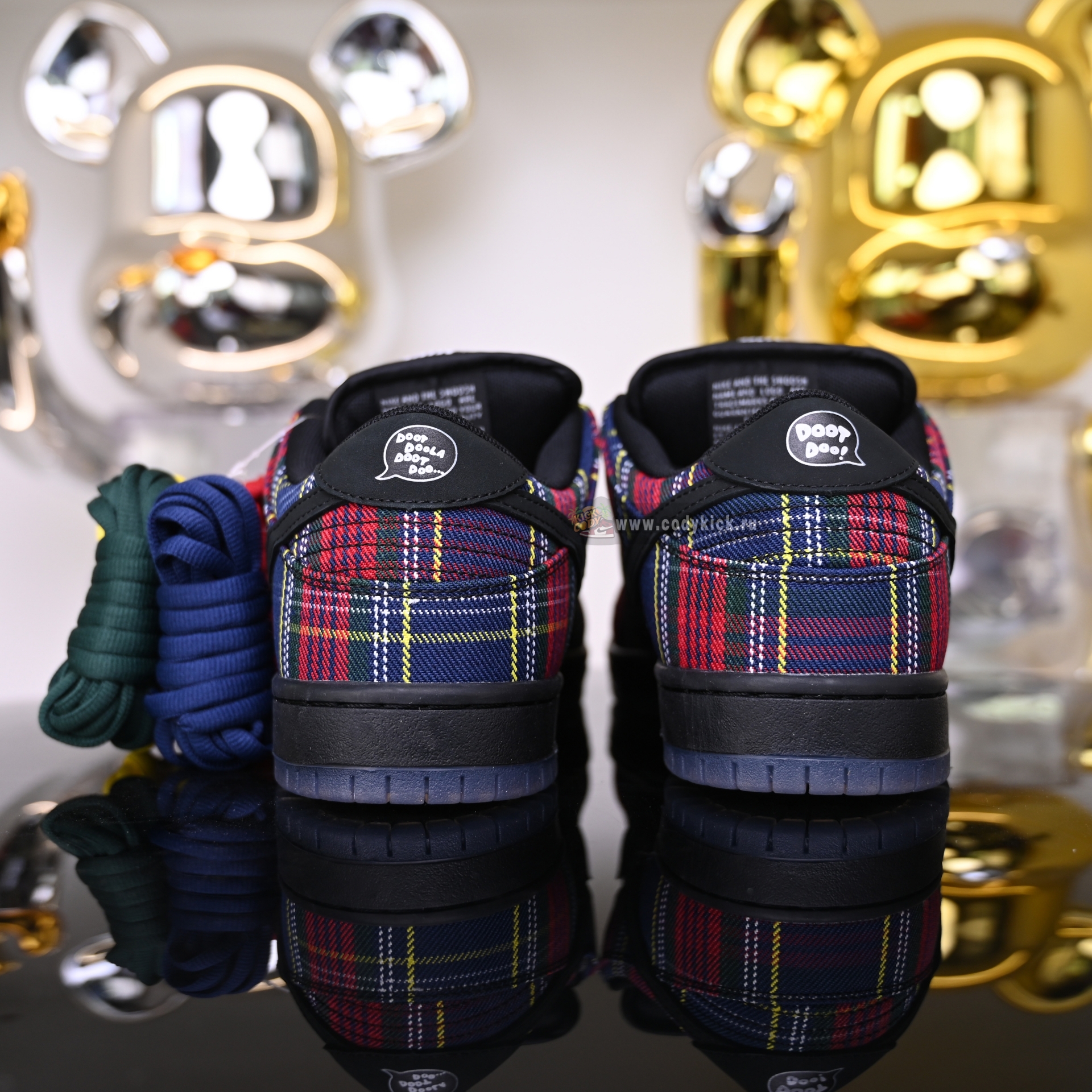 Nardwuar x Nike SB Dunk Low  II1493-600