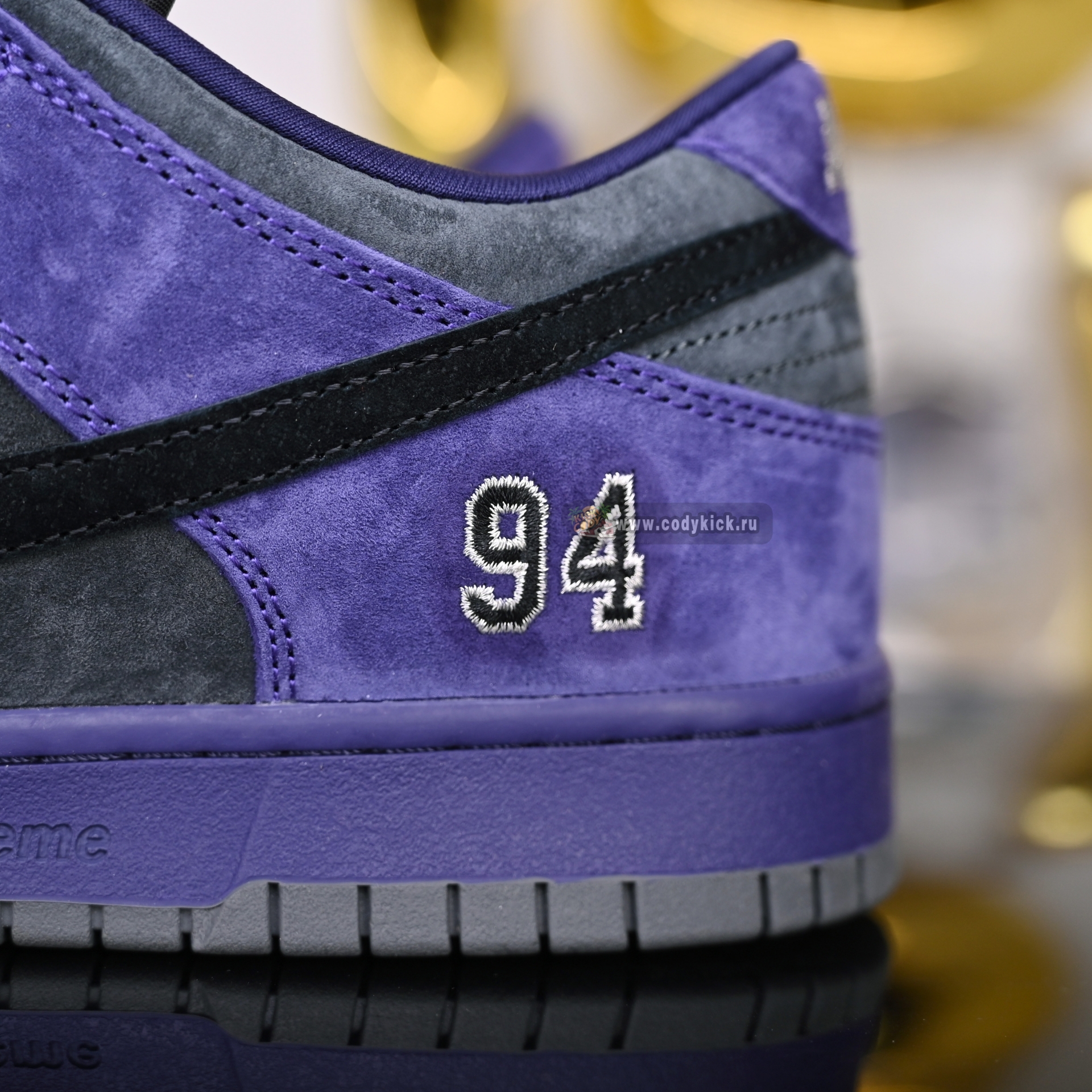 Supreme x Nike Dunk SB Dunk Low   HQ8487-500