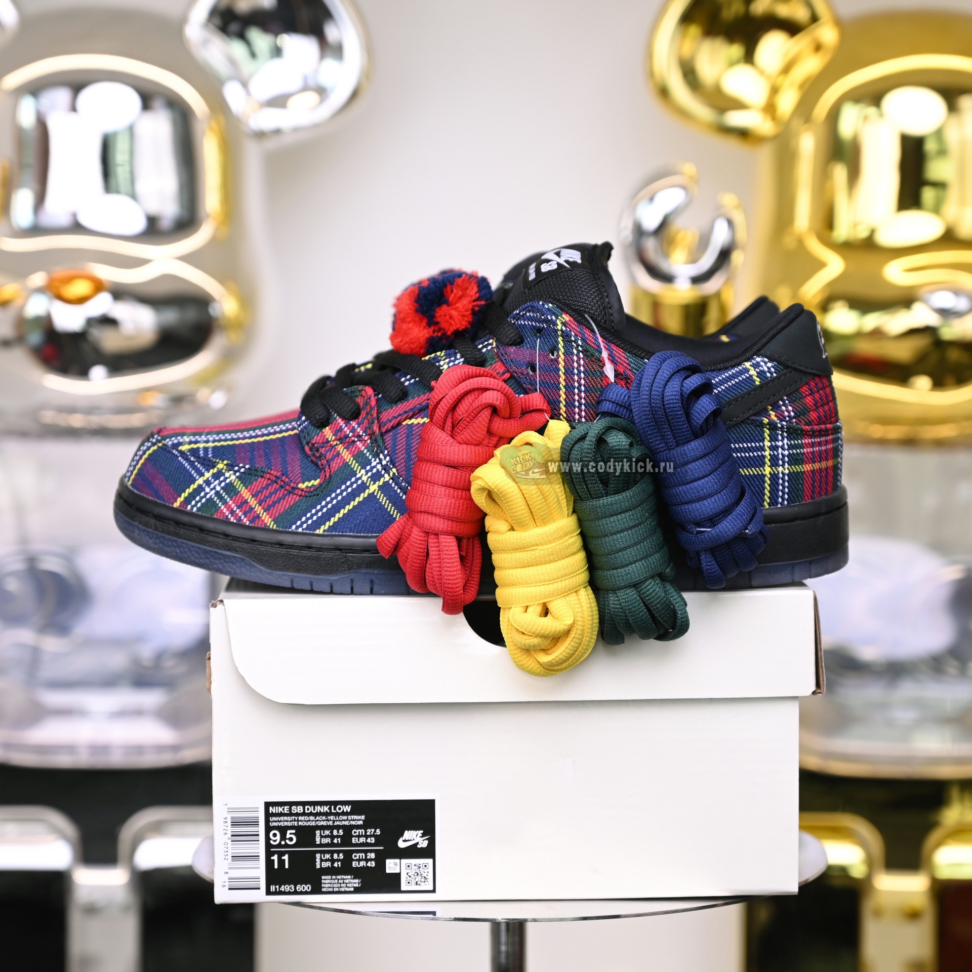 Nardwuar x Nike SB Dunk Low II1493-600