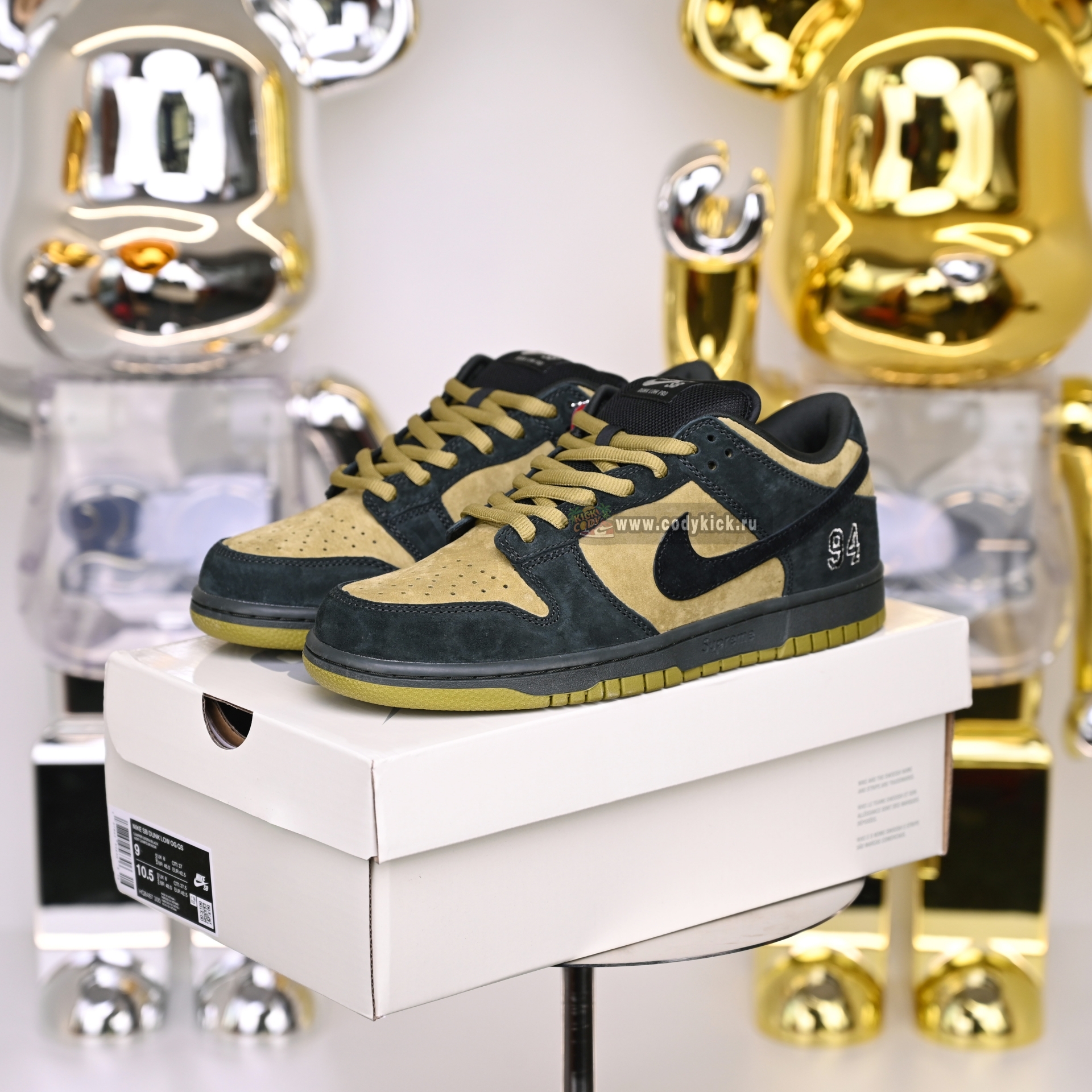 Supreme x Nike Dunk SB Dunk Low HQ8487-300