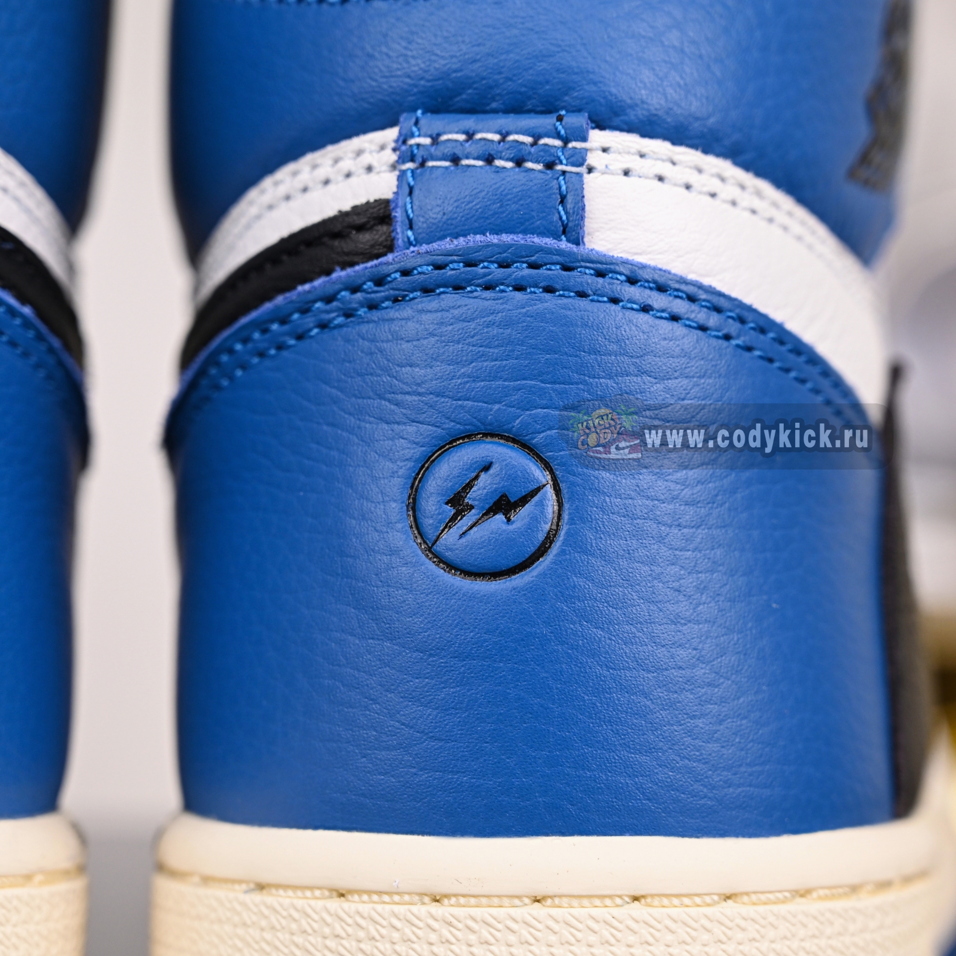 FRAGMENT DESIGN X TRAVIS SCOTT X AIR JORDAN 1 RETRO HIGH DH3277-105