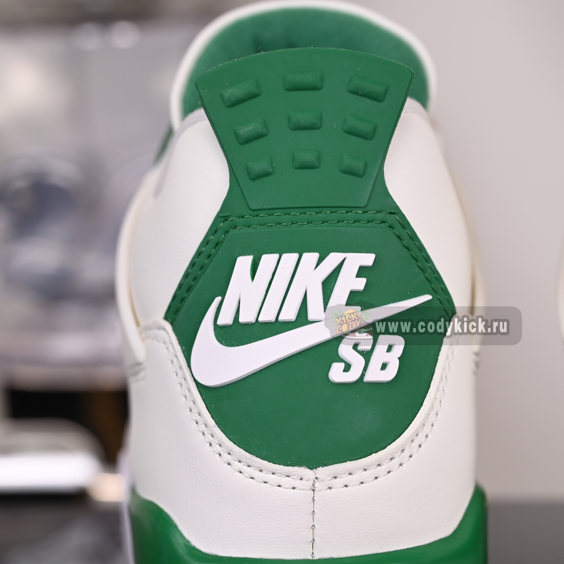 NIKE SB X AIR JORDAN 4 RETRO 'PINE GREEN' DR5415-103