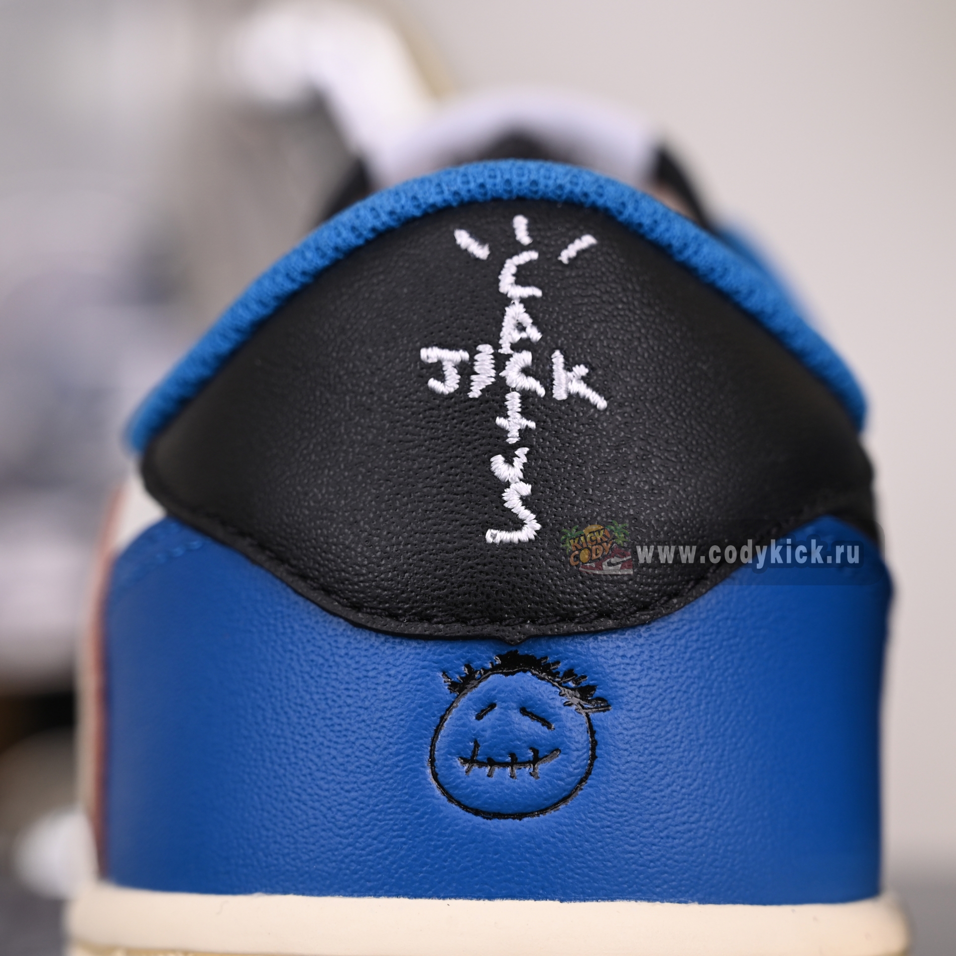 FRAGMENT DESIGN X TRAVIS SCOTT X AIR JORDAN 1 LOW DM7866-140