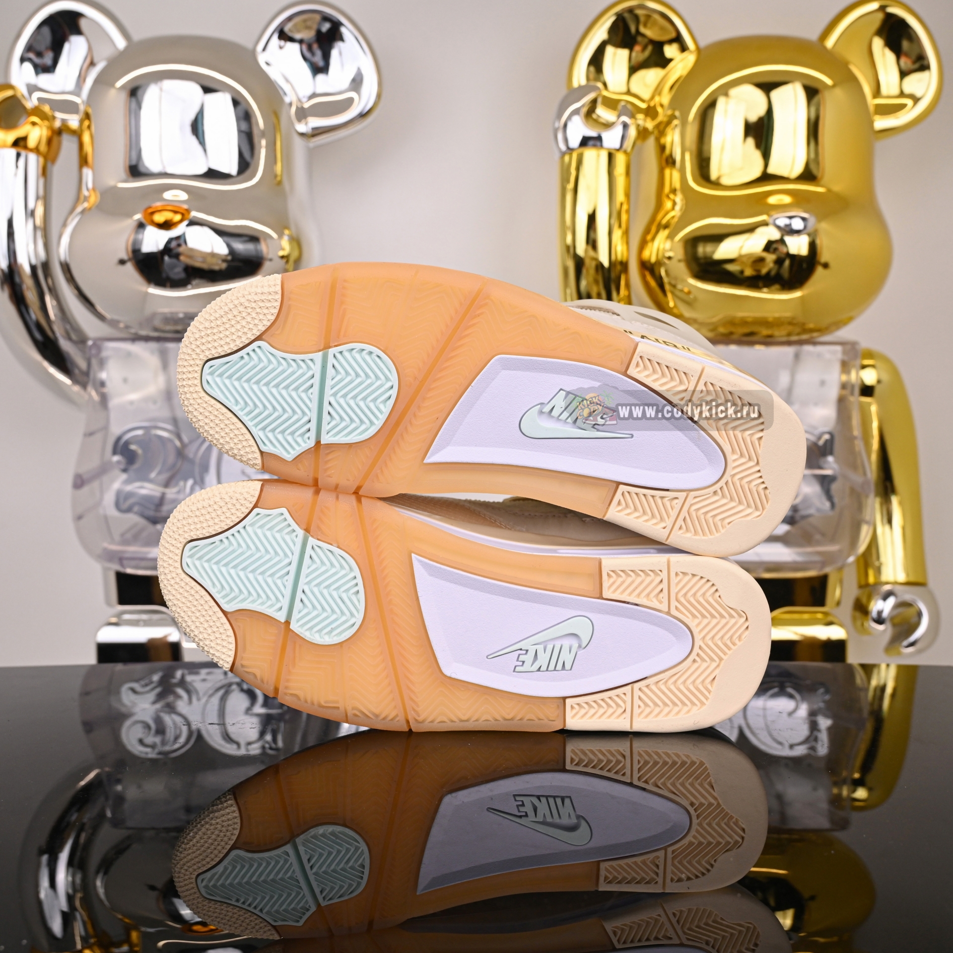 AIR JORDAN OFF-WHITE X WMNS AIR JORDAN 4 SP 'SAIL' CV9388-100