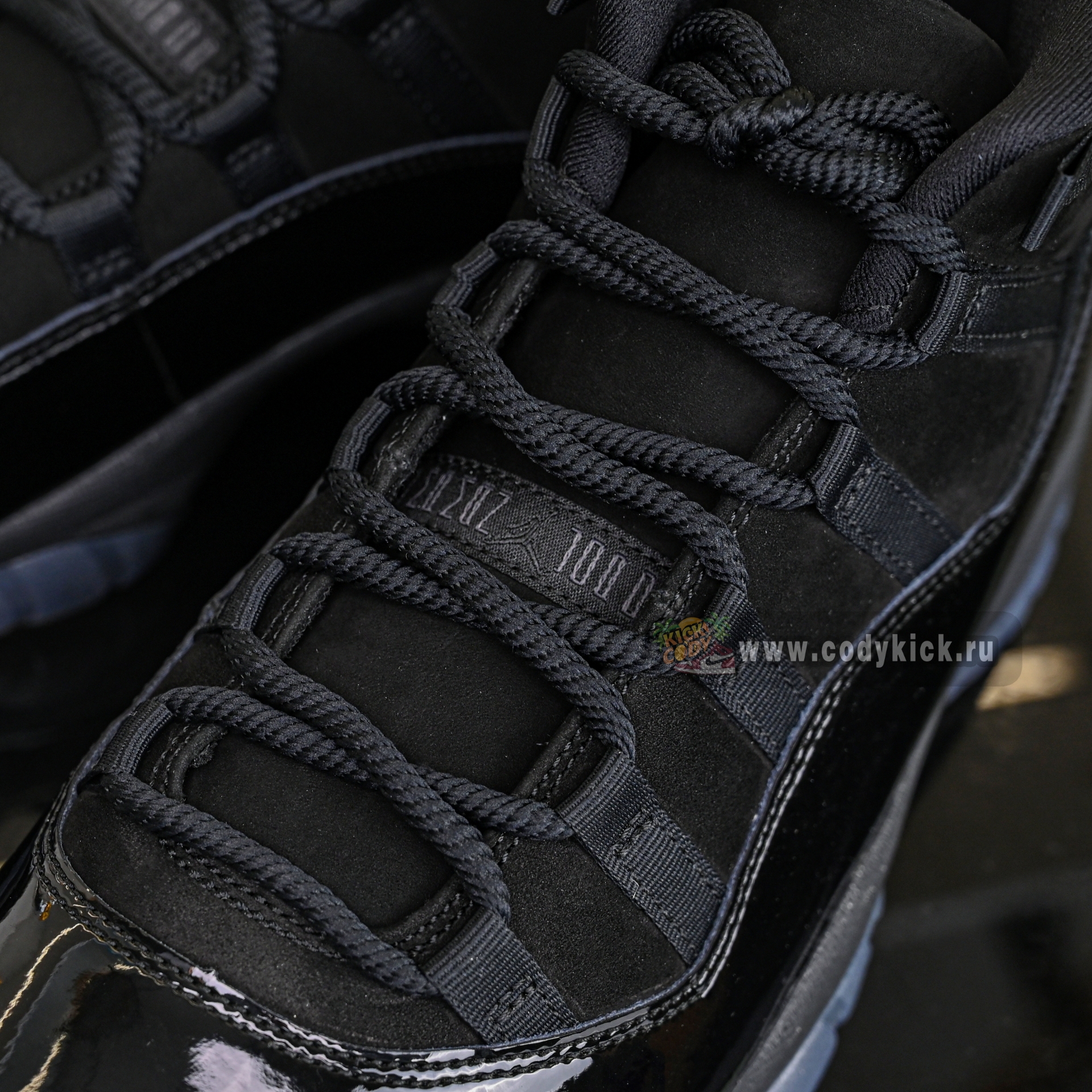 Air Jordan 11 retro cap and gown  378037-005